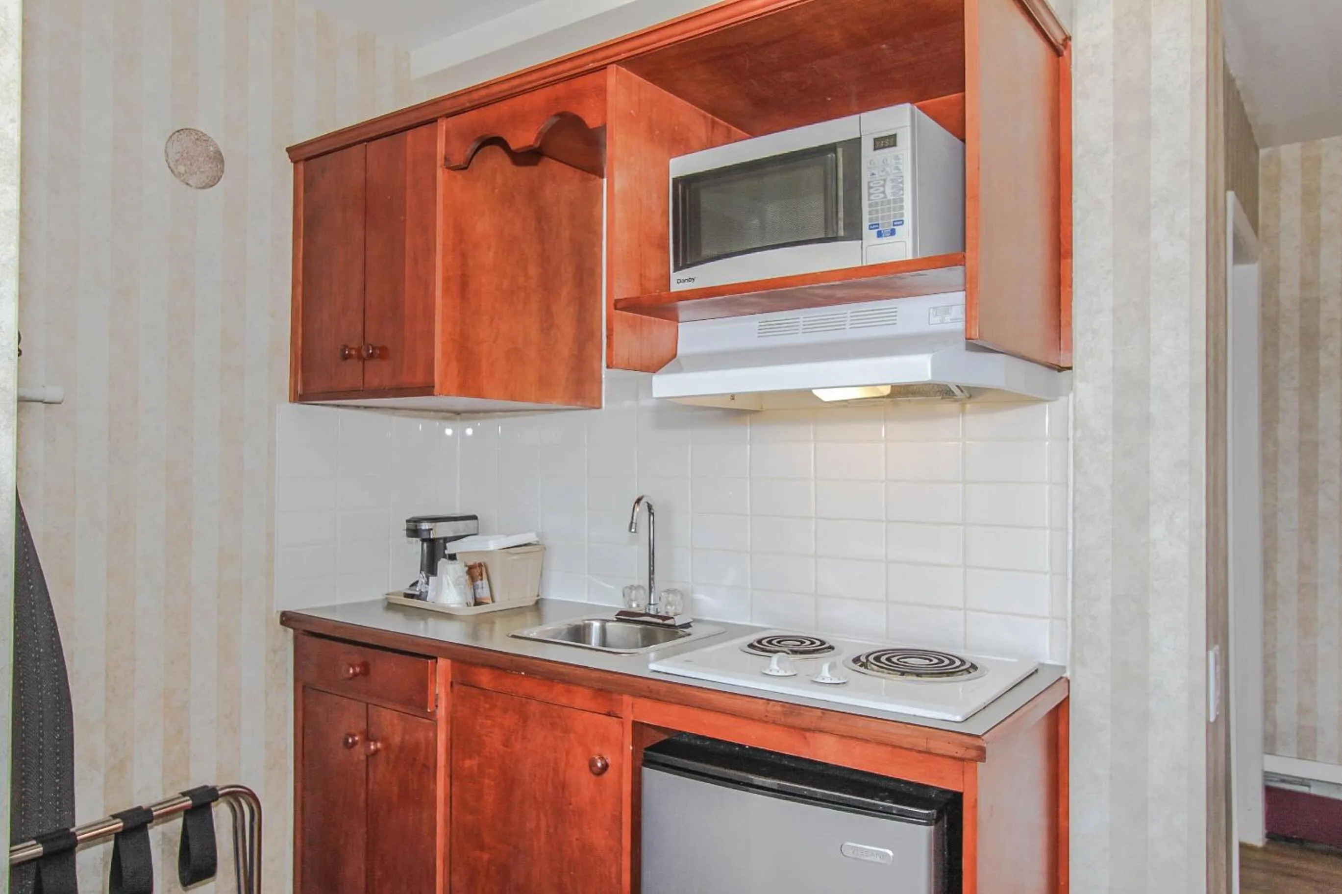 Kitchen or kitchenette in Canadas Best Value Inn Chinook Station