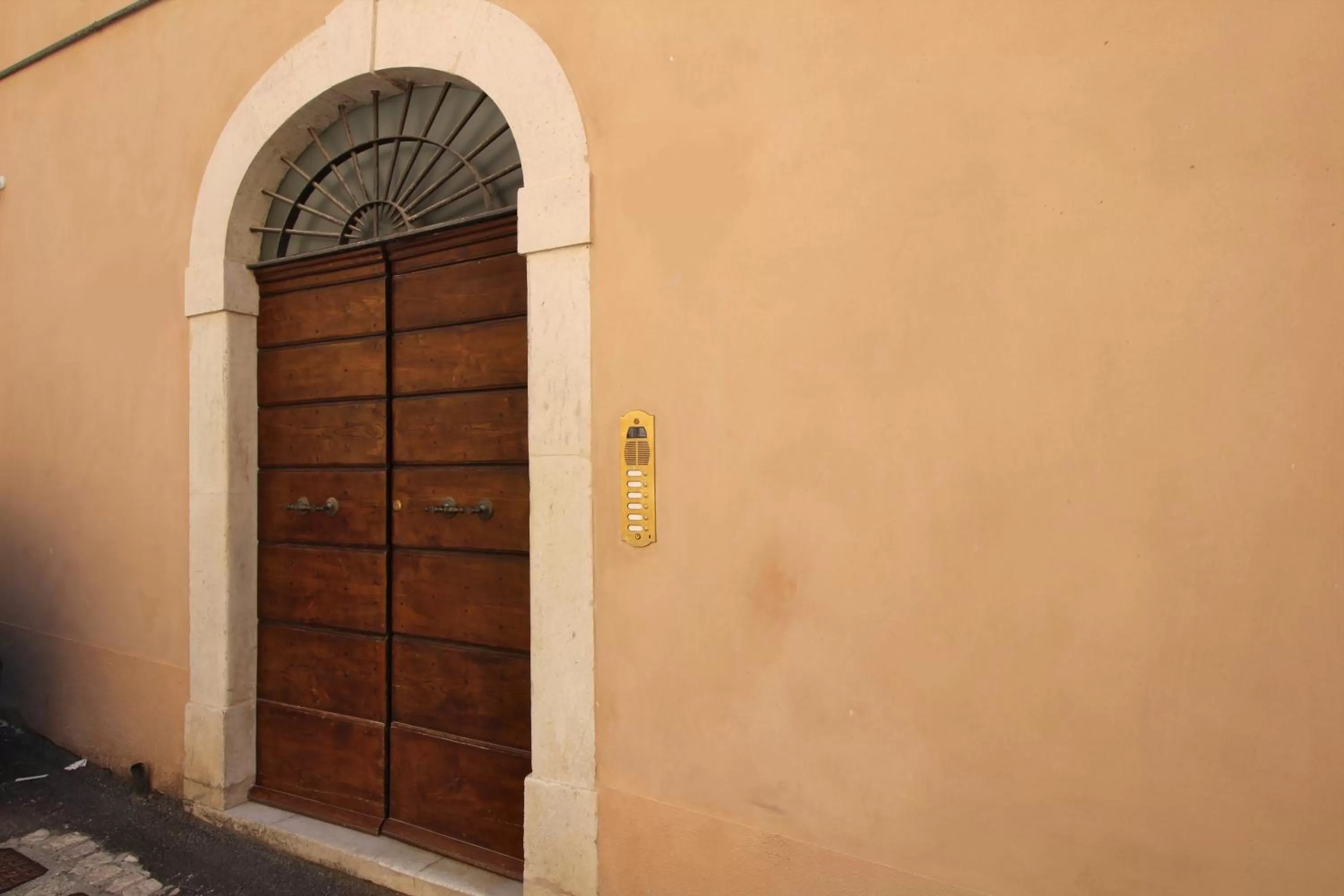 Facade/entrance in Casa Maggie