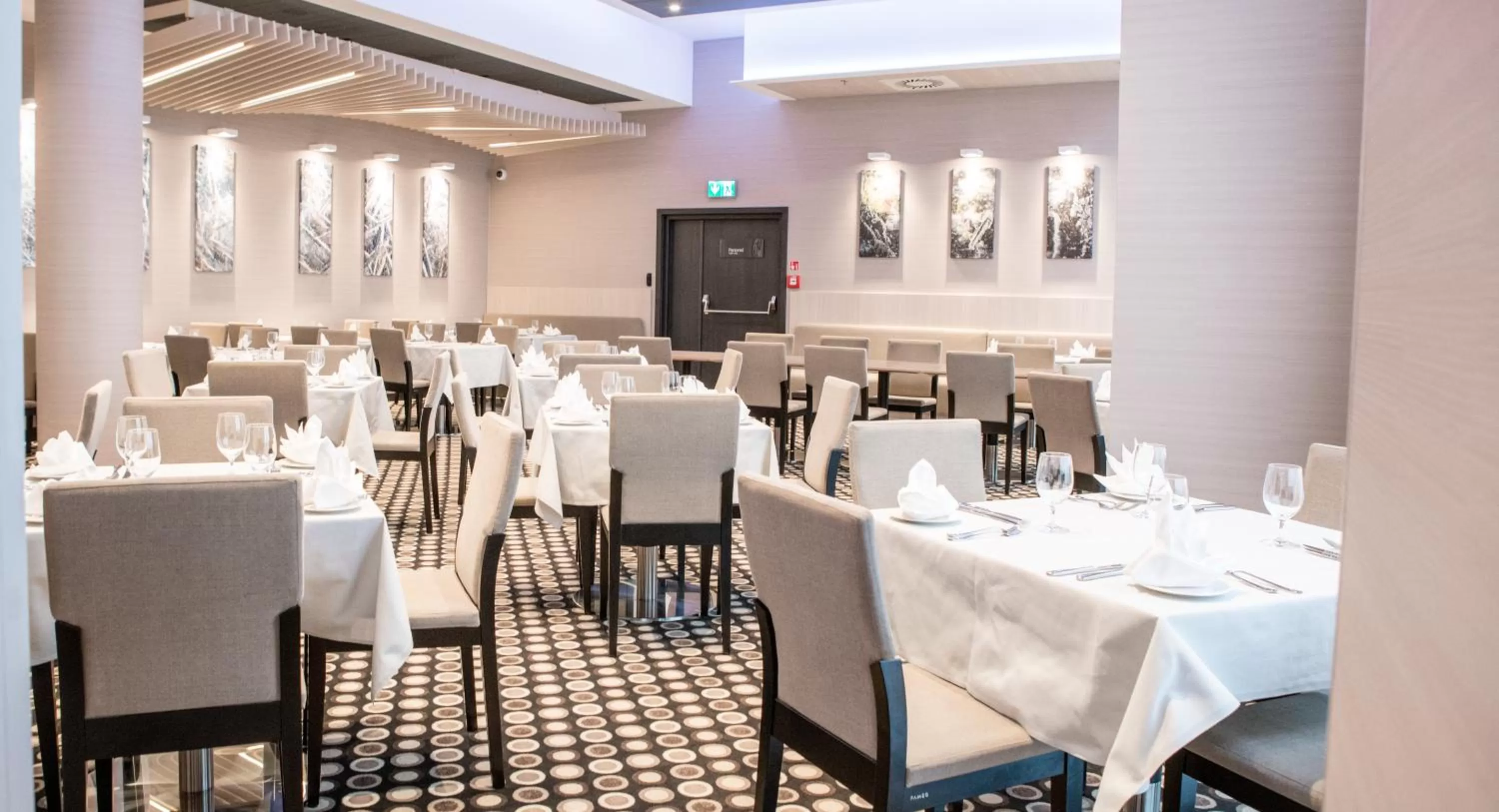 Restaurant/places to eat in Holiday Inn Dąbrowa Górnicza-Katowice by IHG