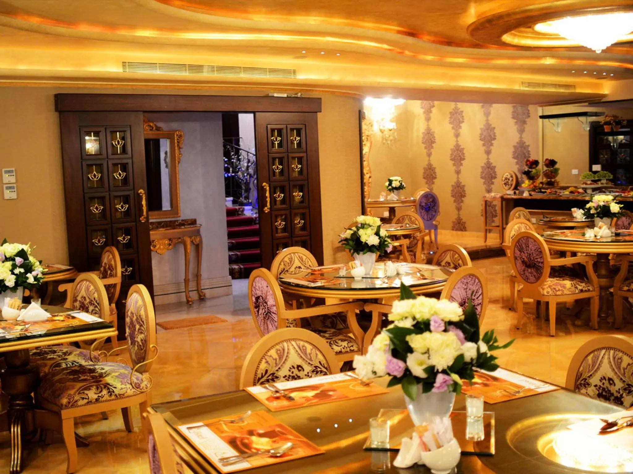 Restaurant/places to eat in Q Hotel