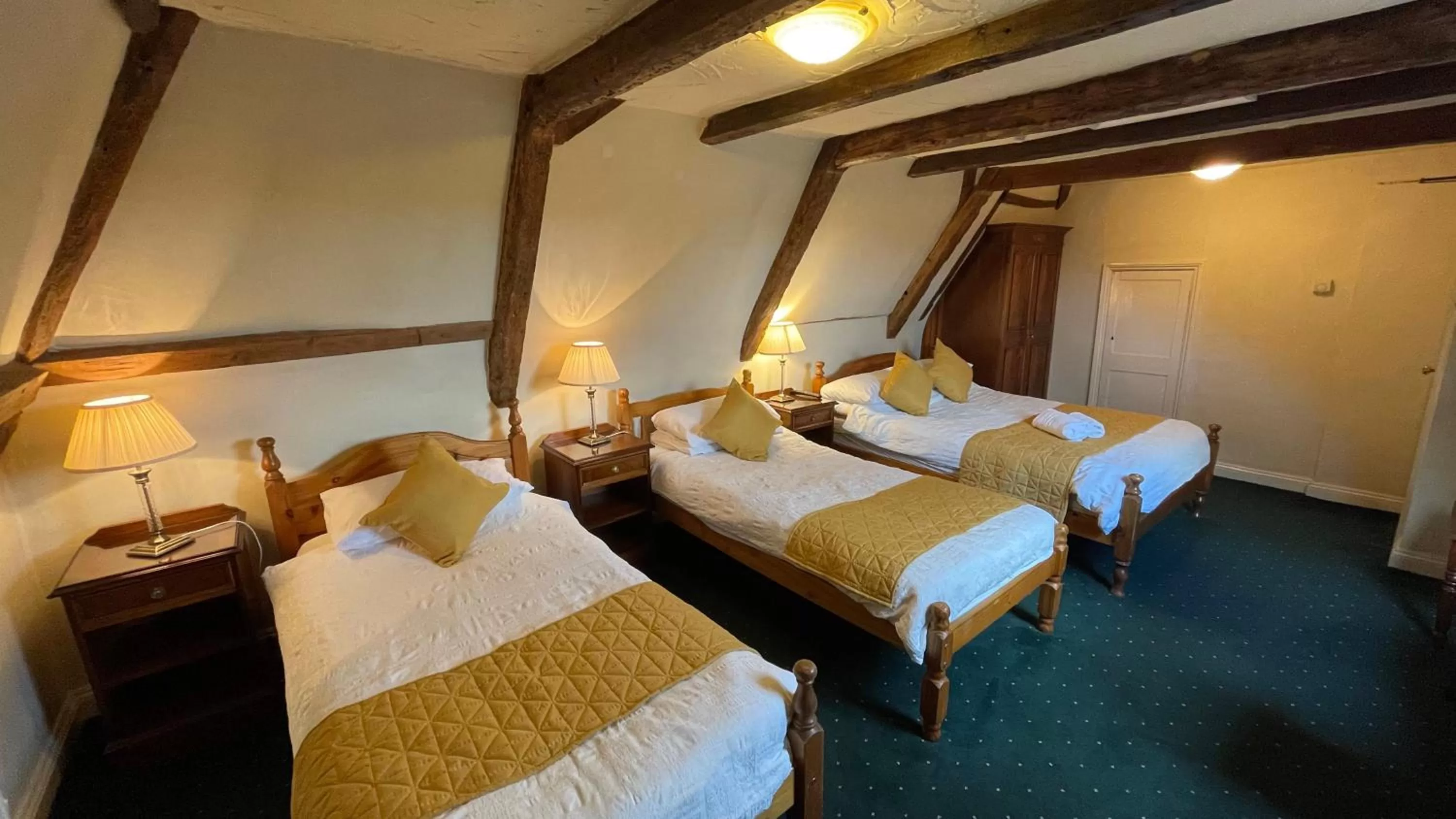 Bedroom, Bed in Crown Hotel