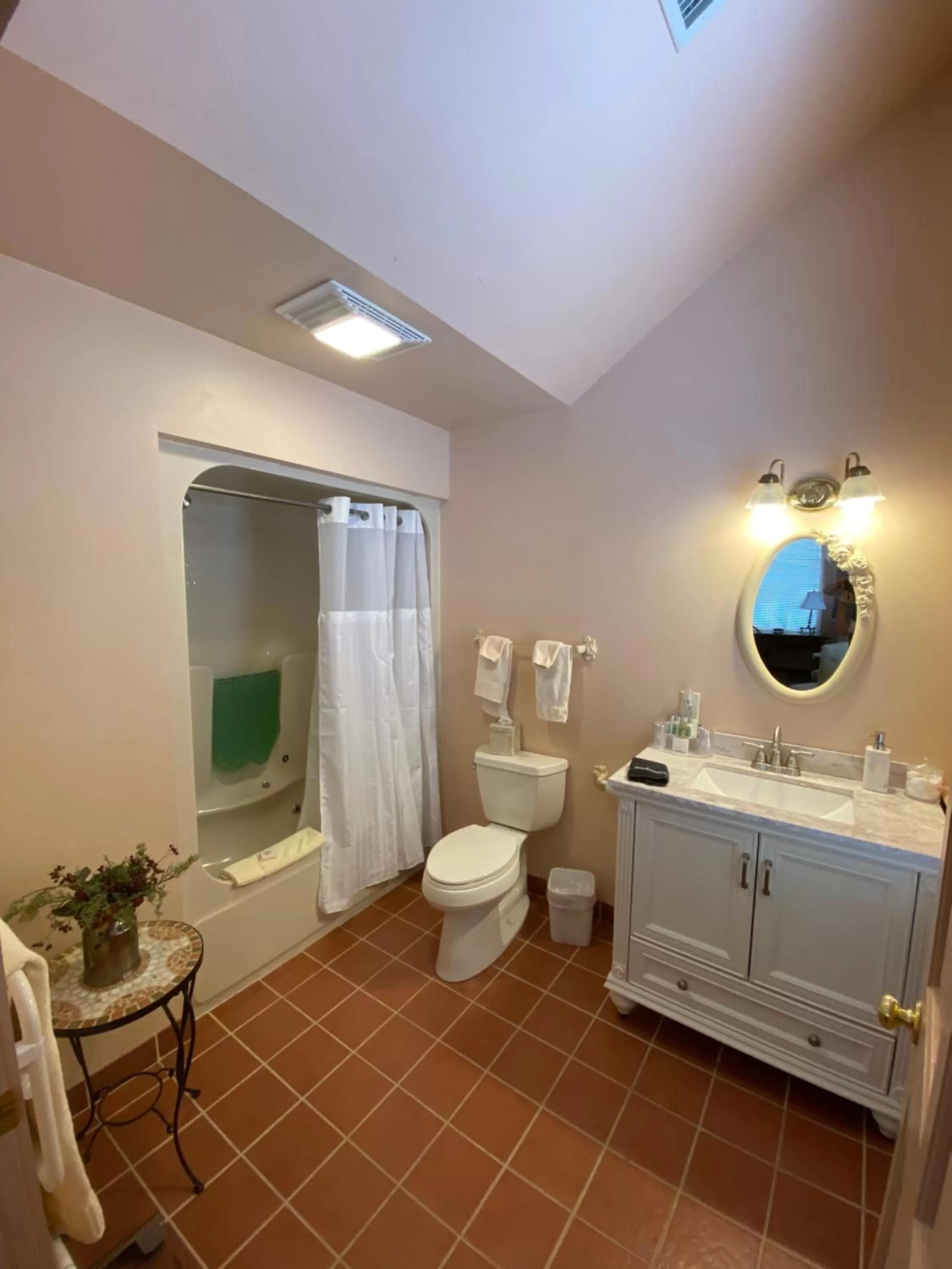 Shower in Chambery Inn