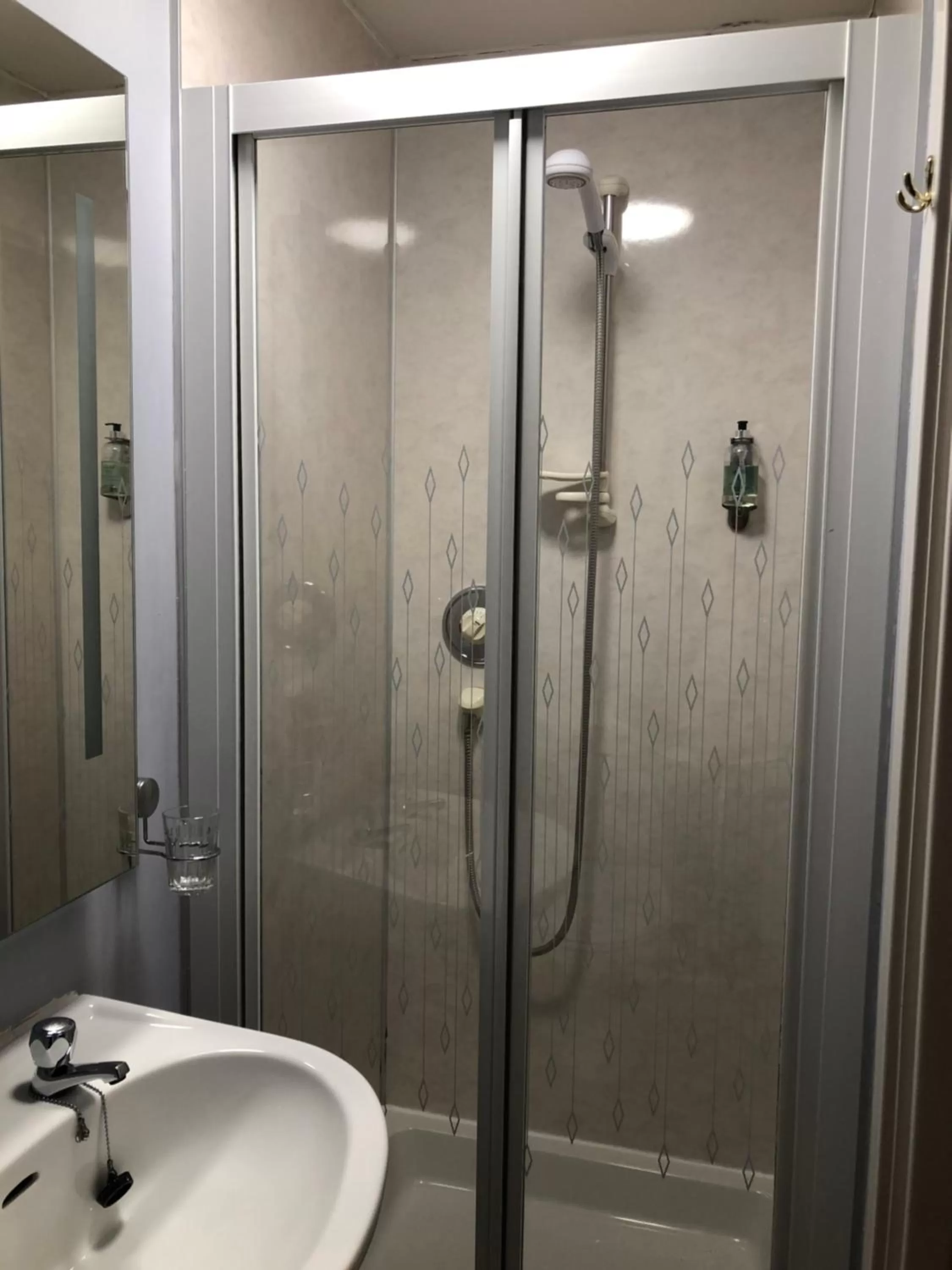 Shower in Firth Hotel & Restaurant