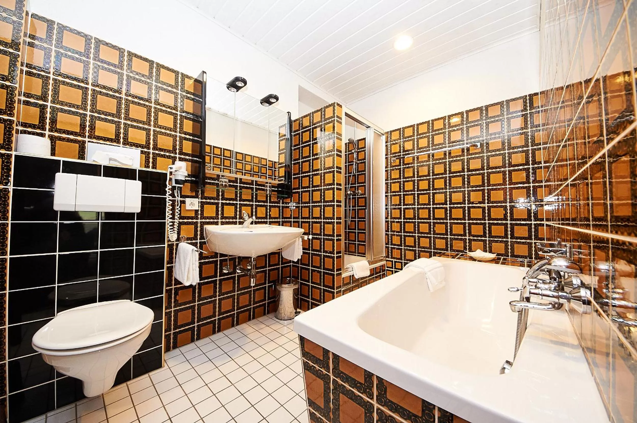 Bath, Bathroom in Vegan Hotel und Restaurants Nicolay 1881