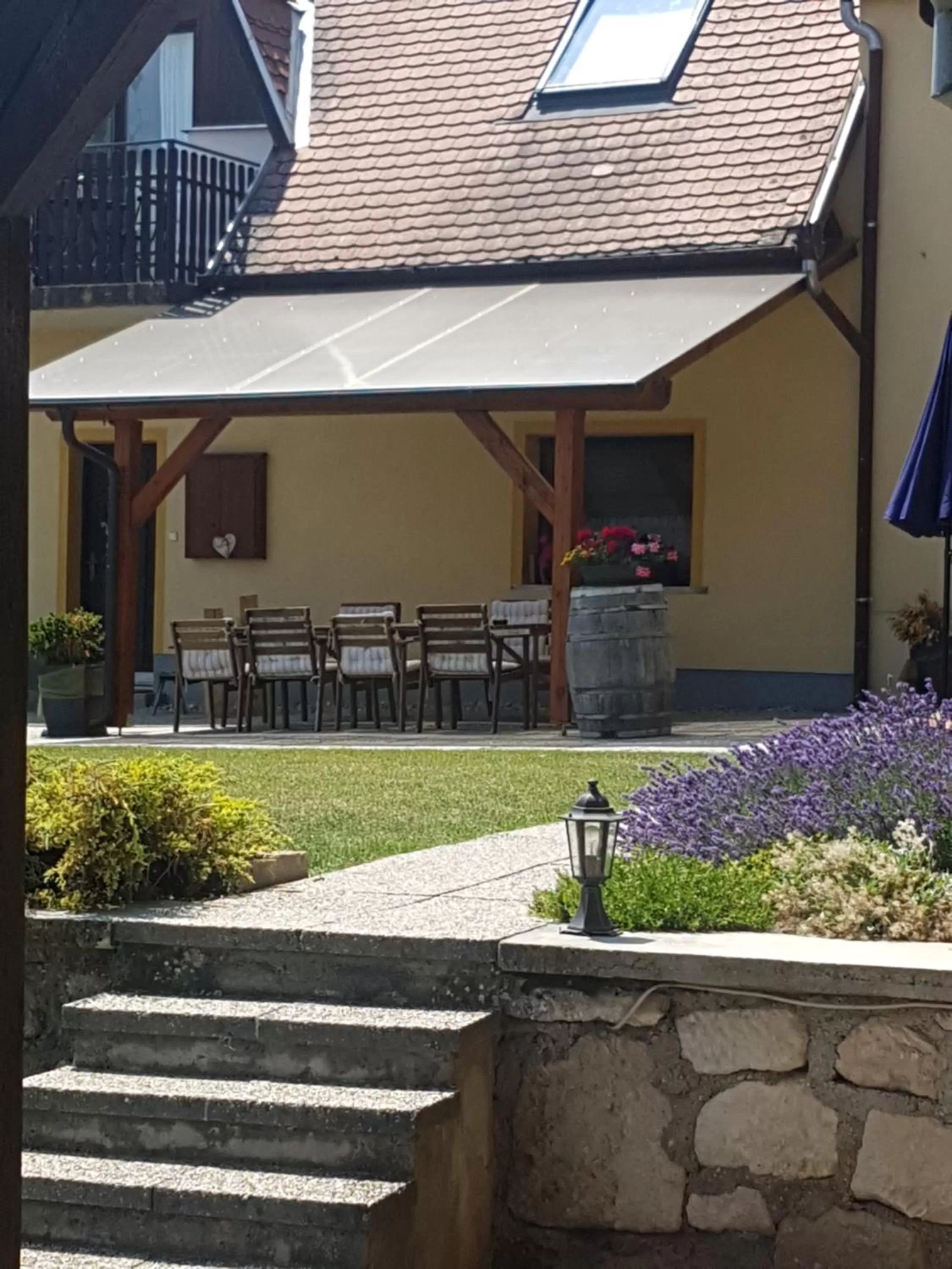 Property Building in Huber Panzió