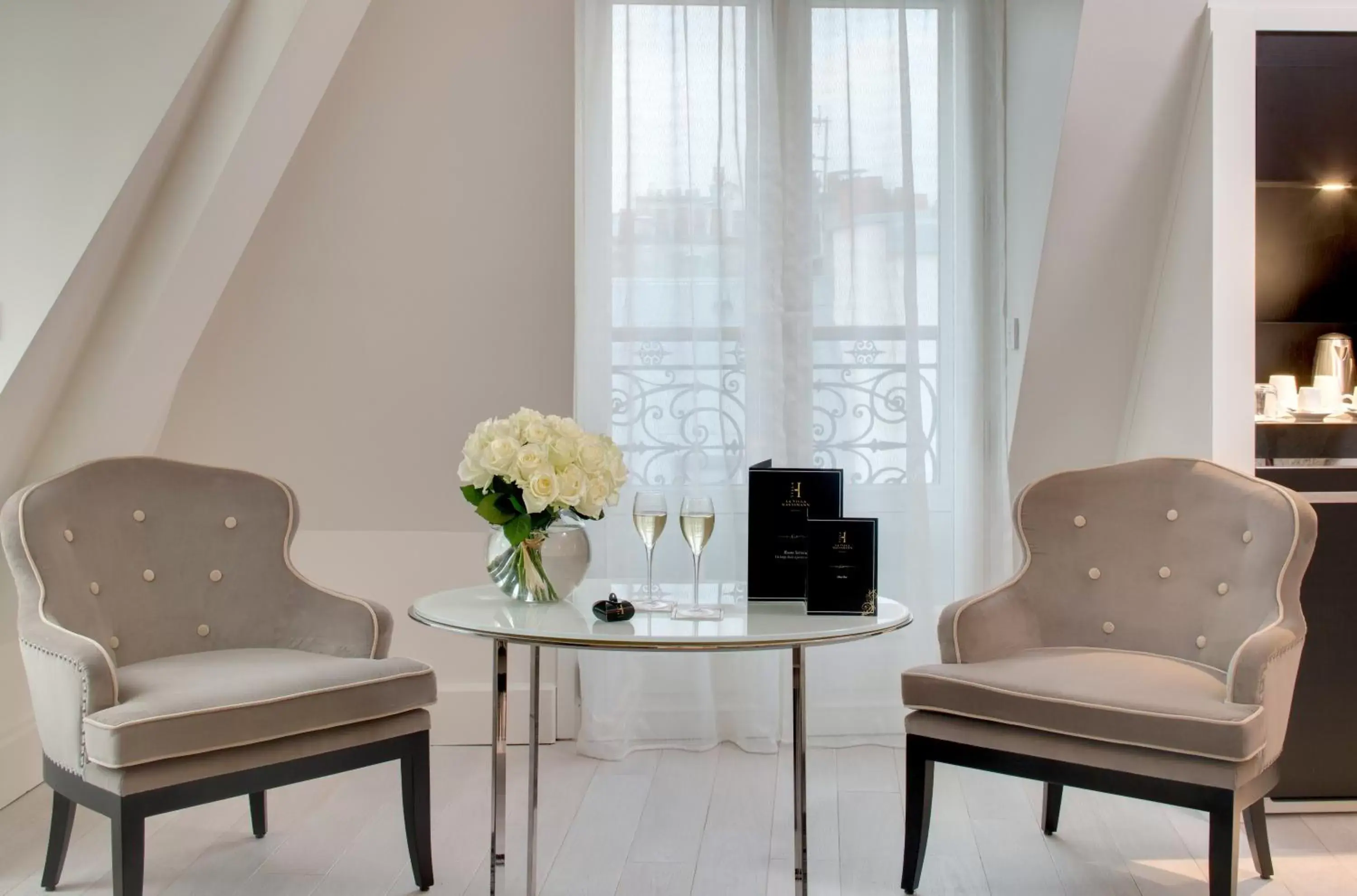 Standard Double Suite in La Villa Haussmann Standard Double Suite in La Villa Haussmann