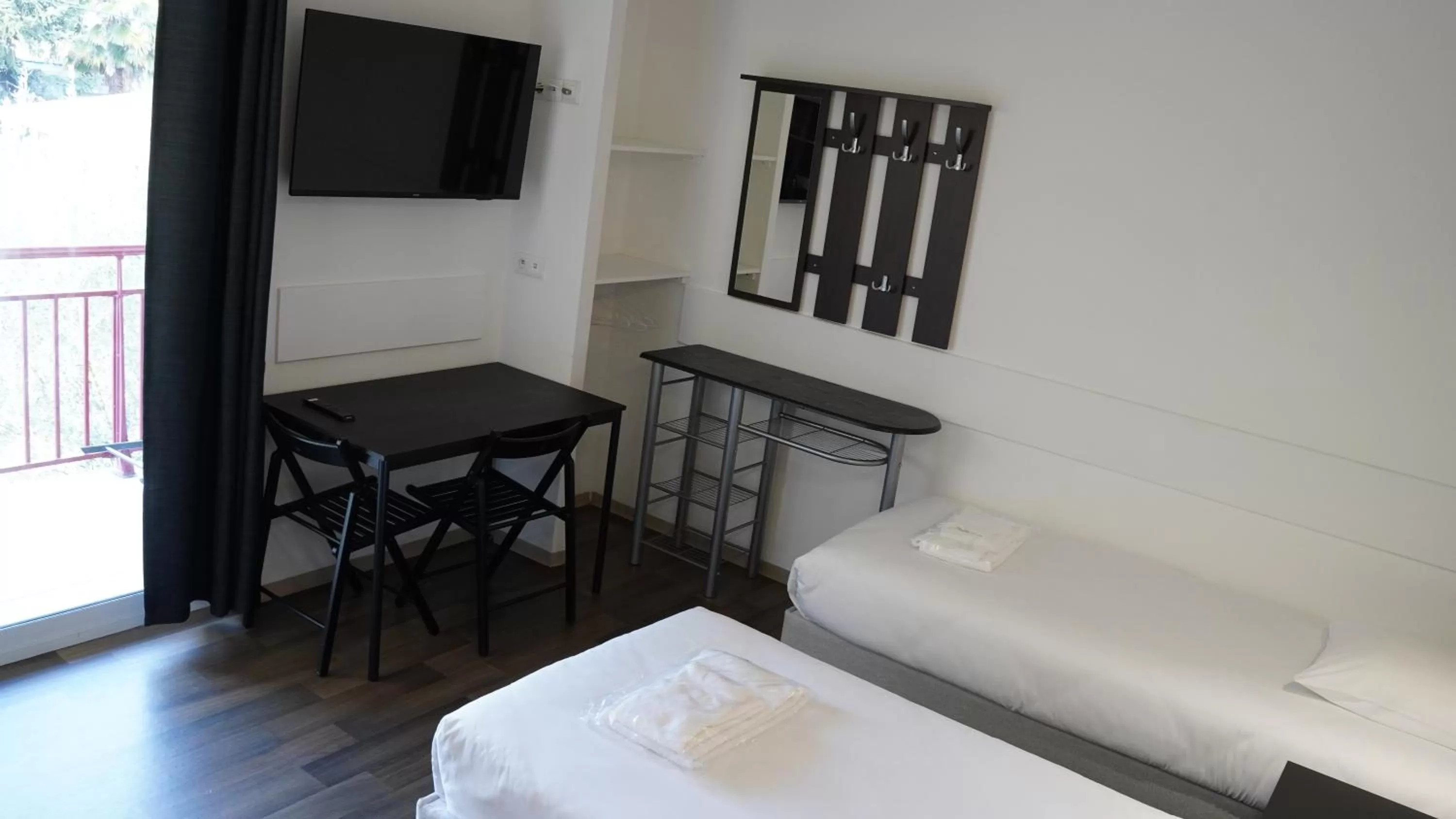 TV and multimedia, Bed in Apparts Confort 87