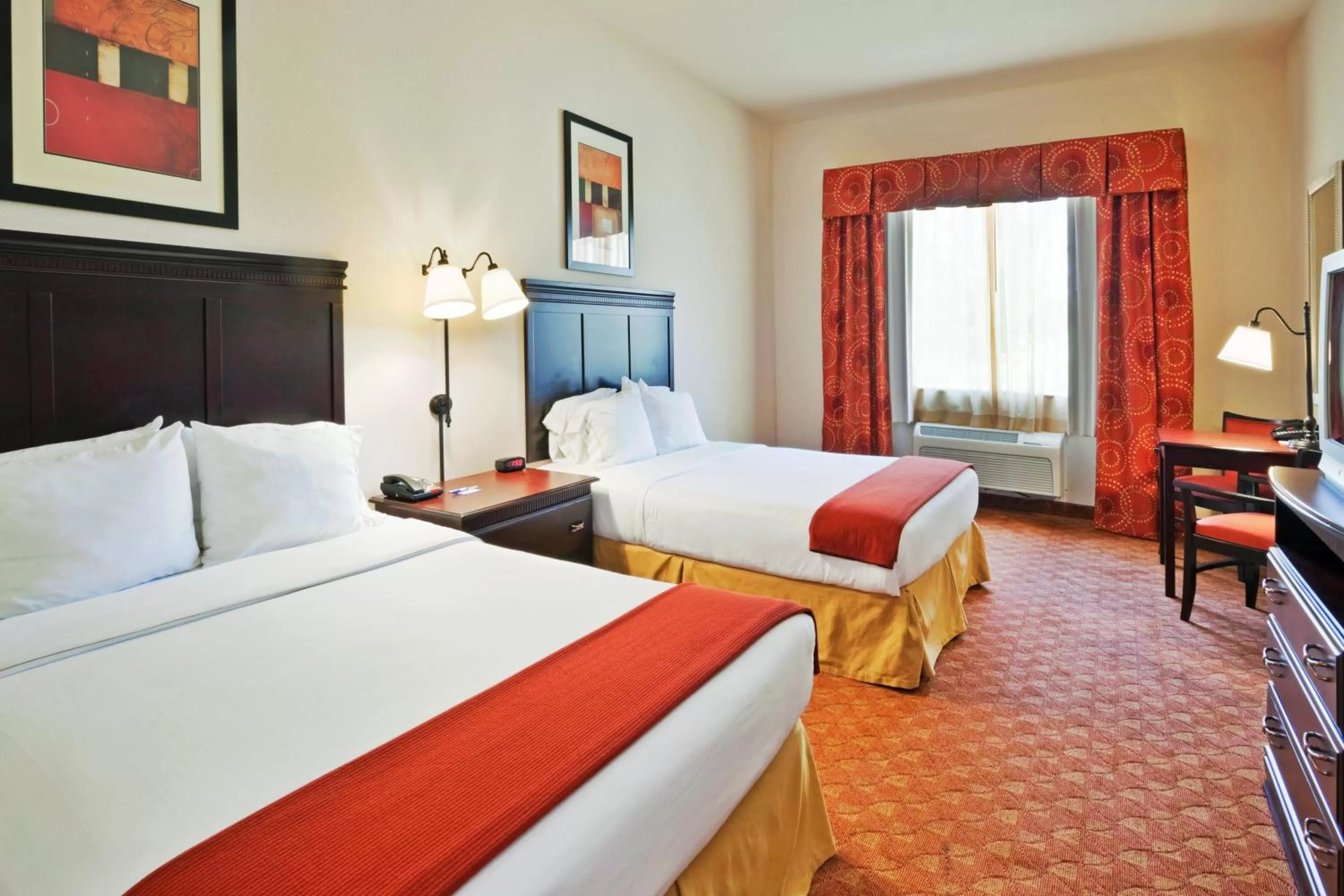 Queen Room with Two Queen Beds - Disability Access in Holiday Inn Express Hotel and Suites Athens, an IHG Hotel
