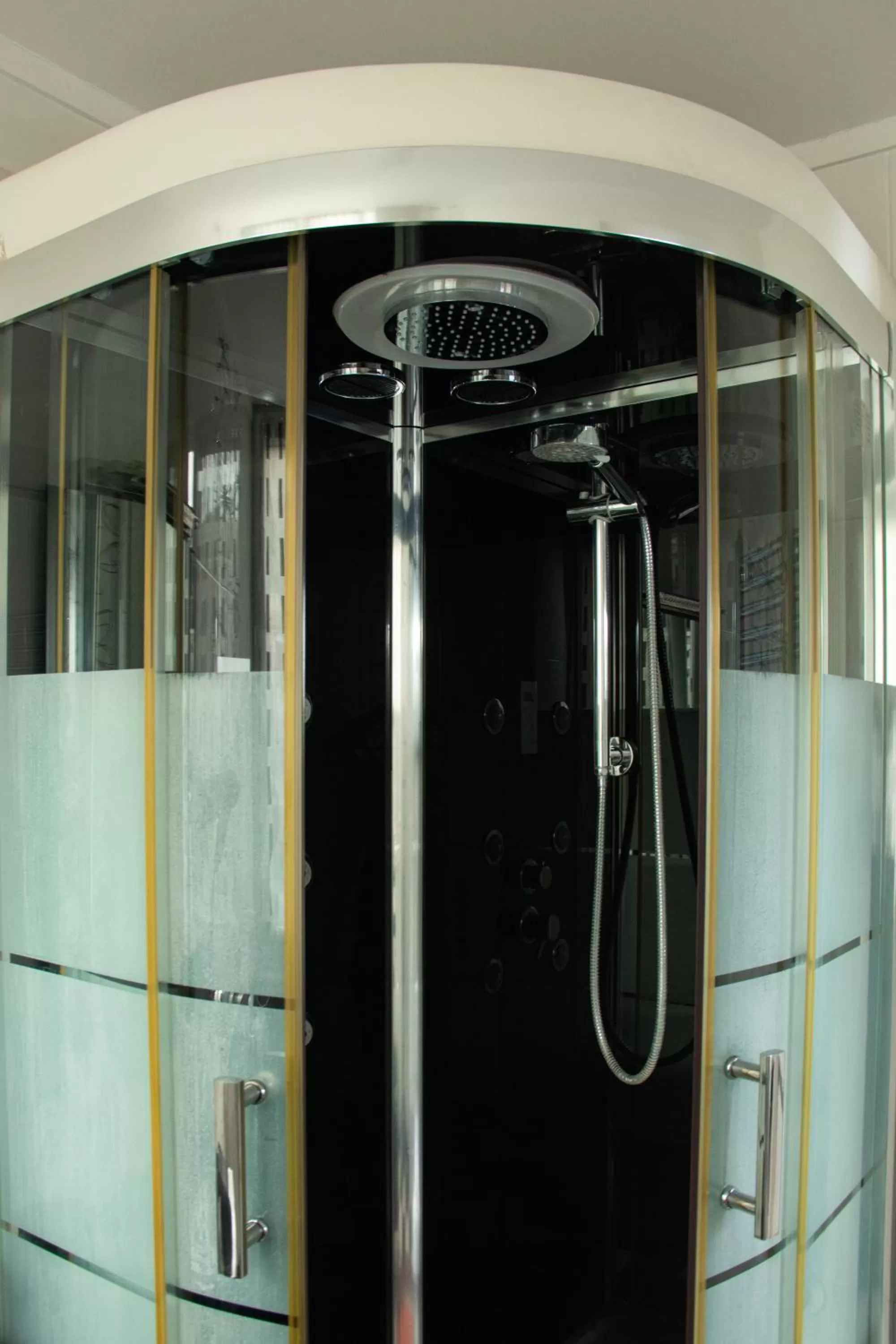 Shower in Nido Dei Gabbiani