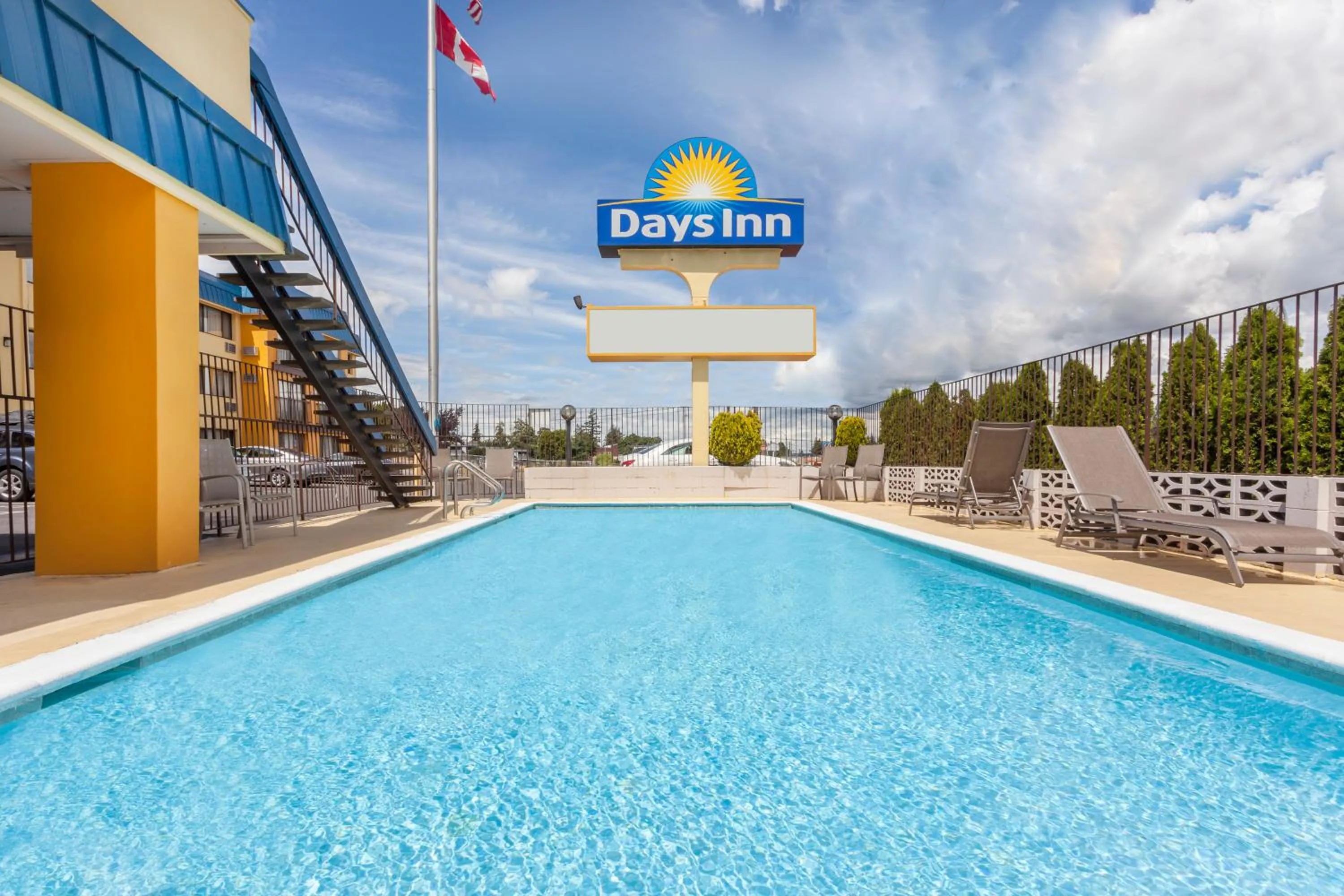 Swimming pool in Days Inn By Wyndham Bellingham WA