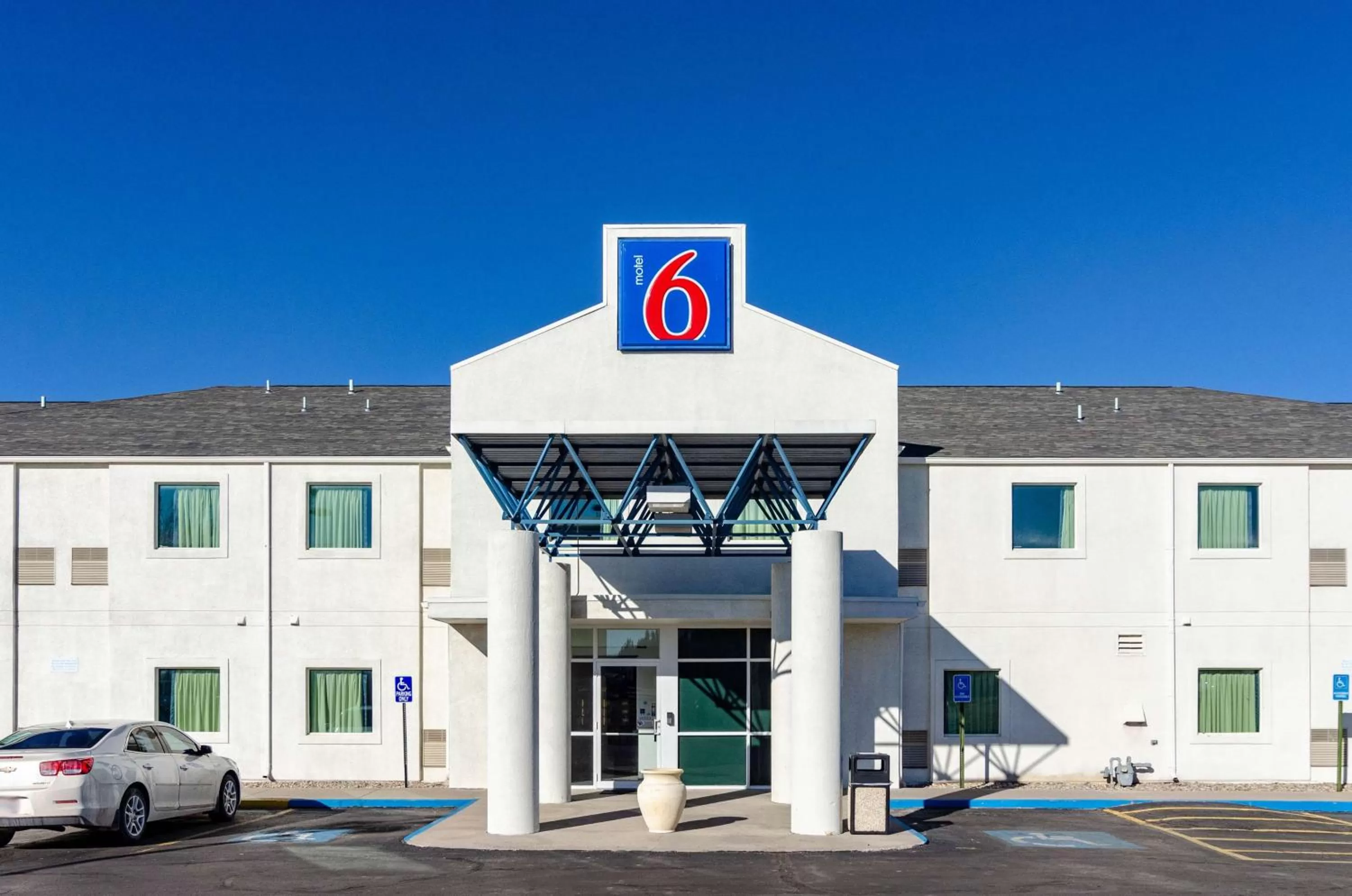Property building in Motel 6-Wheatland, WY