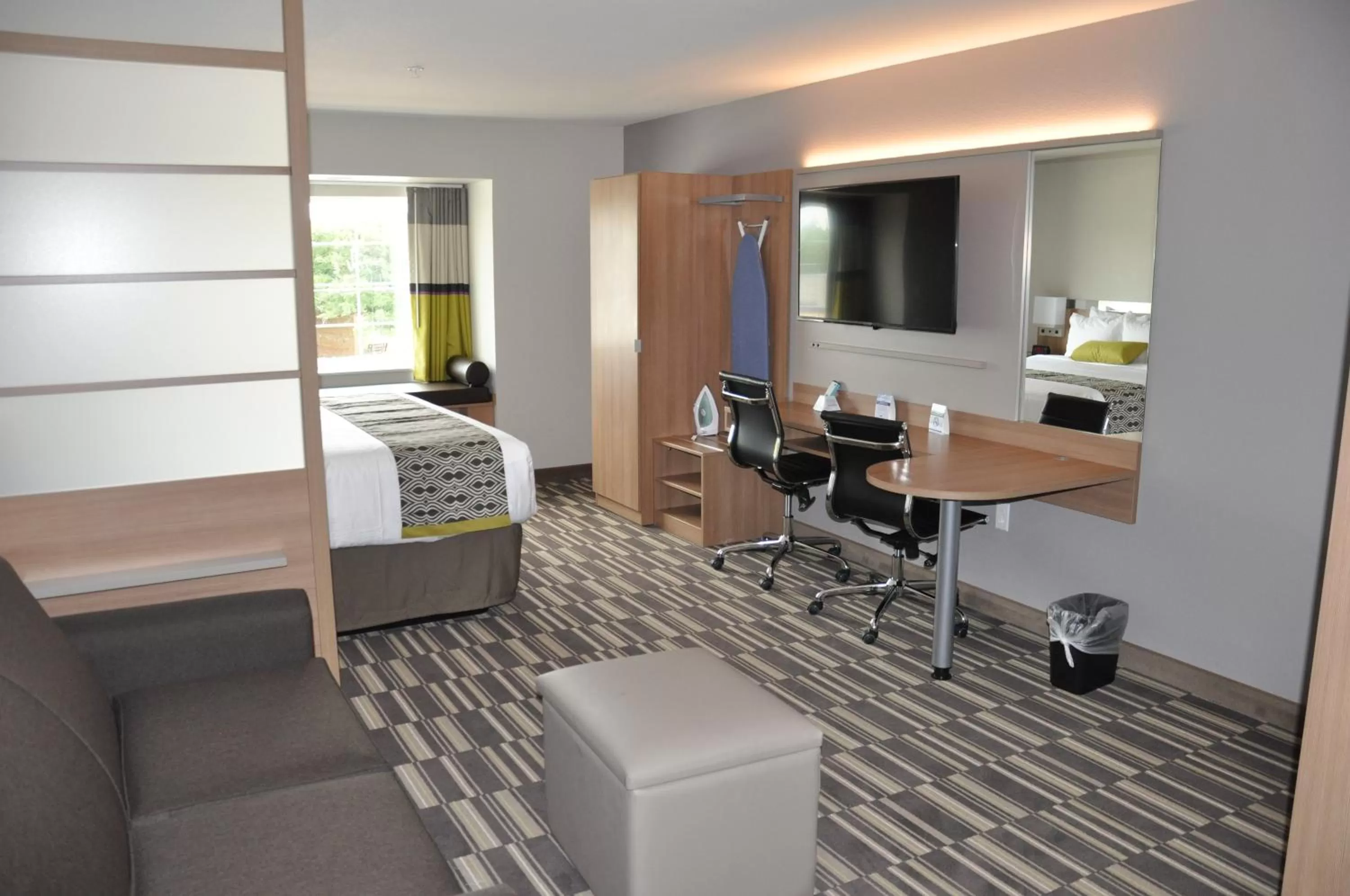 TV and multimedia in Microtel Inn & Suites by Wyndham Lubbock