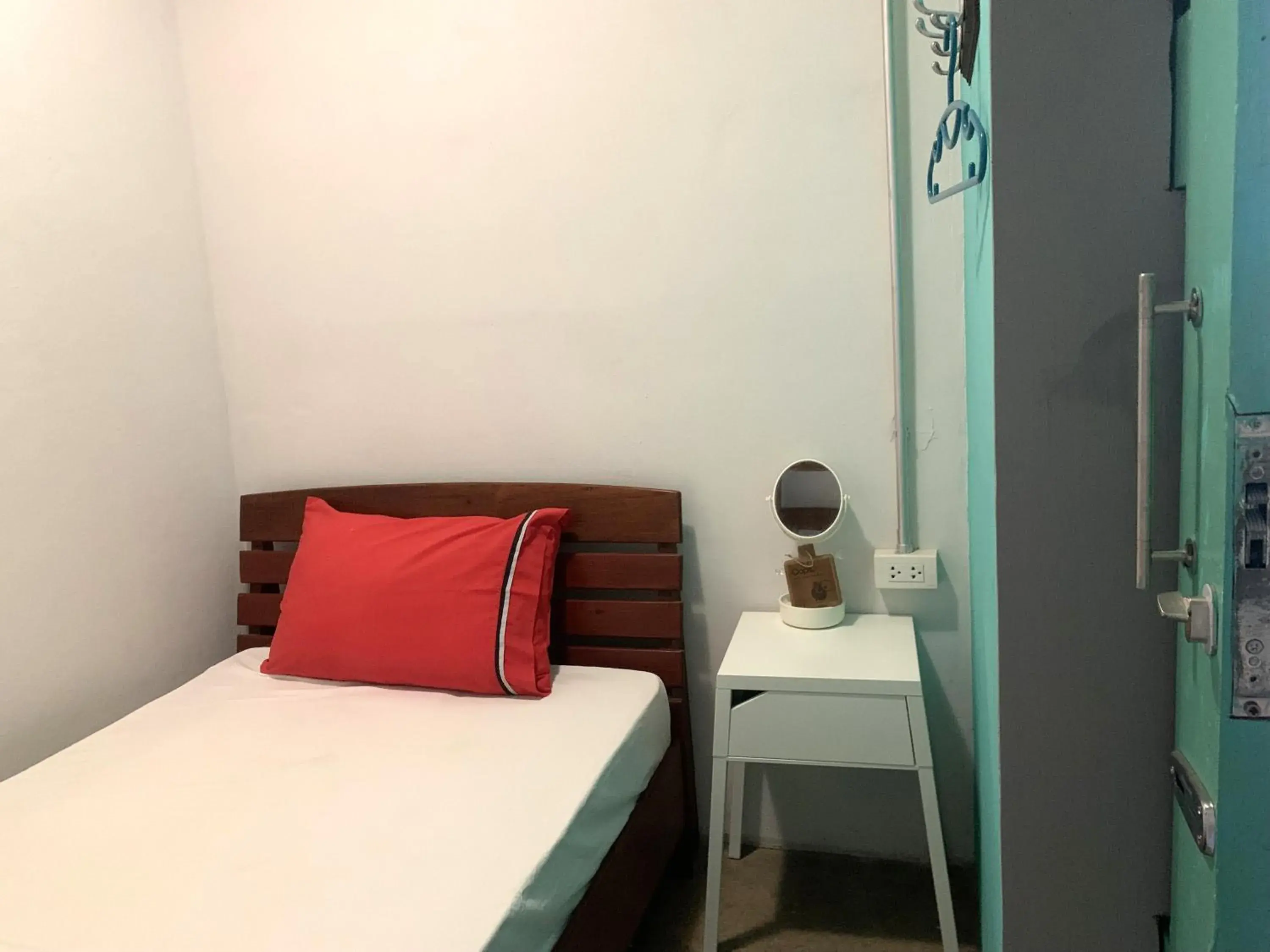Single Room with Shared Shower and Toilet in Sleep Sheep Phuket Hostel SHA Single Room with Shared Shower and Toilet in Sleep Sheep Phuket Hostel SHA