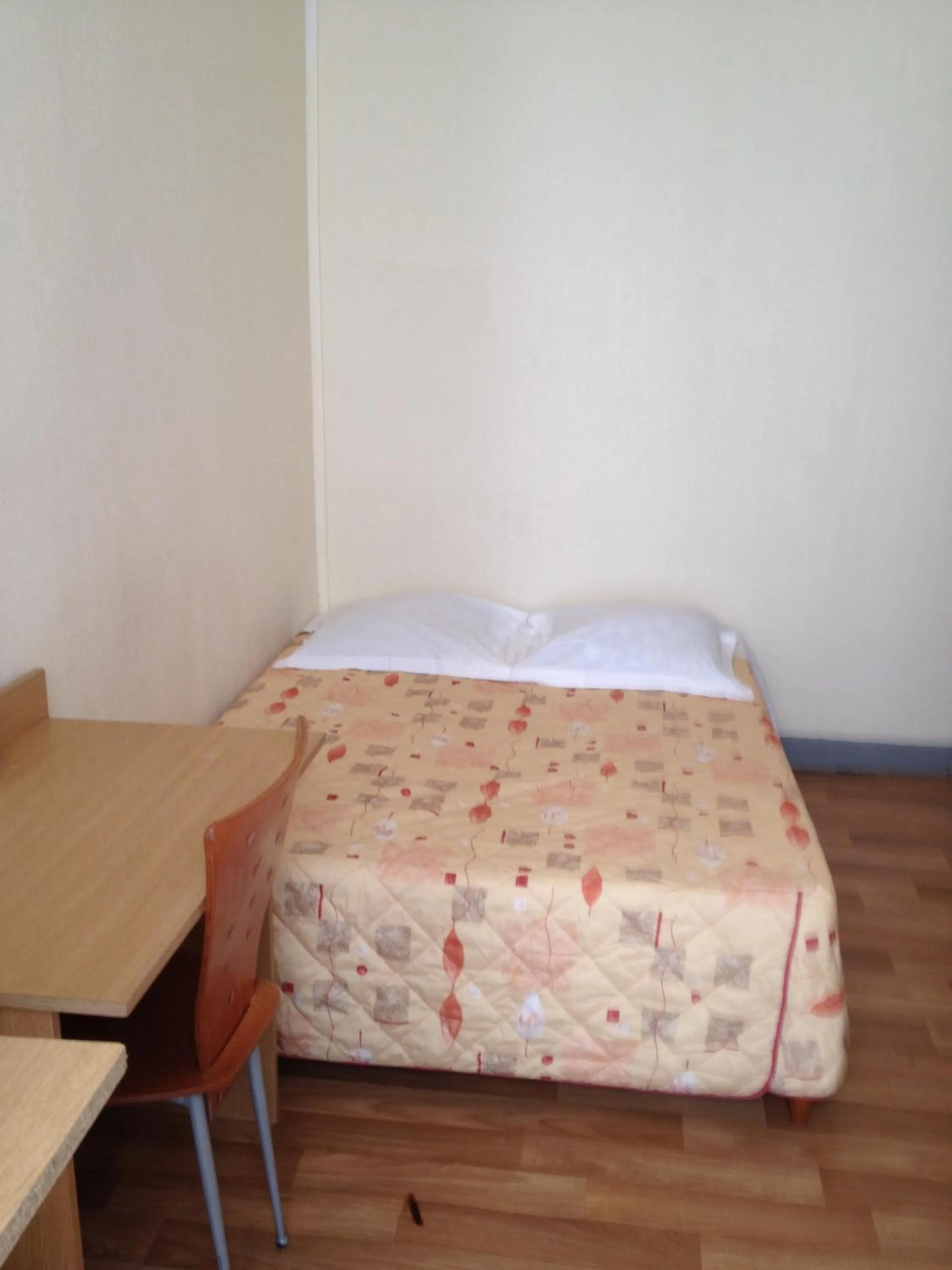 Photo of the whole room, Bed in Au Royal Mad