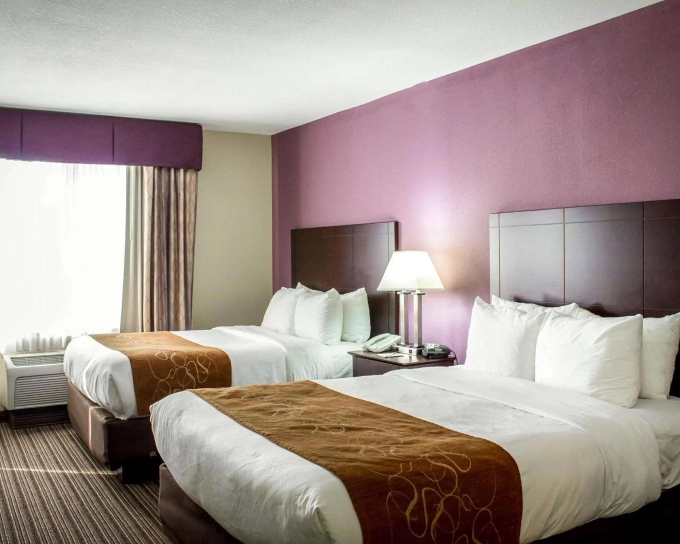 Photo of the whole room, Bed in Comfort Suites Sanford