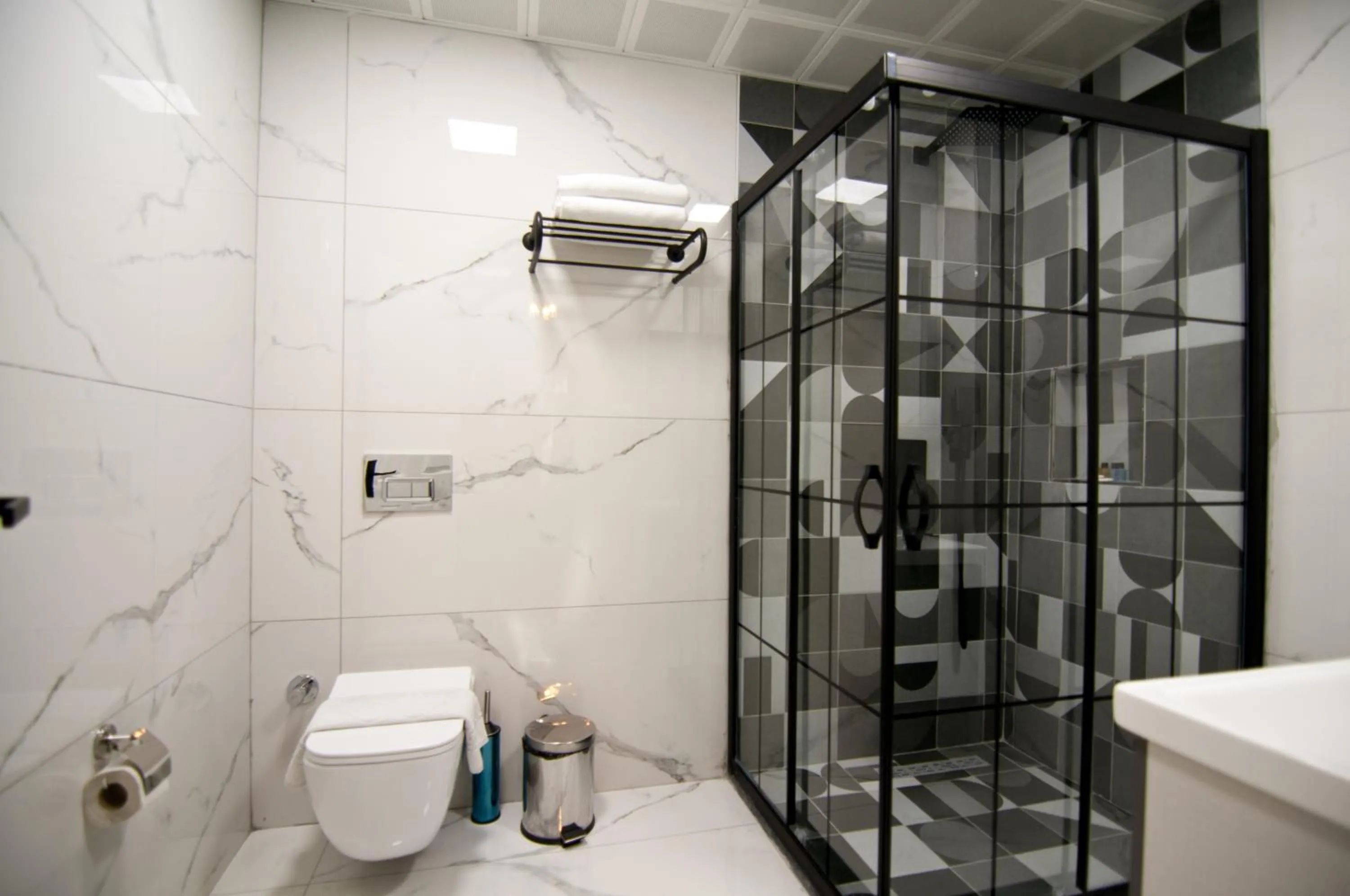 Shower in Paris Garden Hotel Istanbul