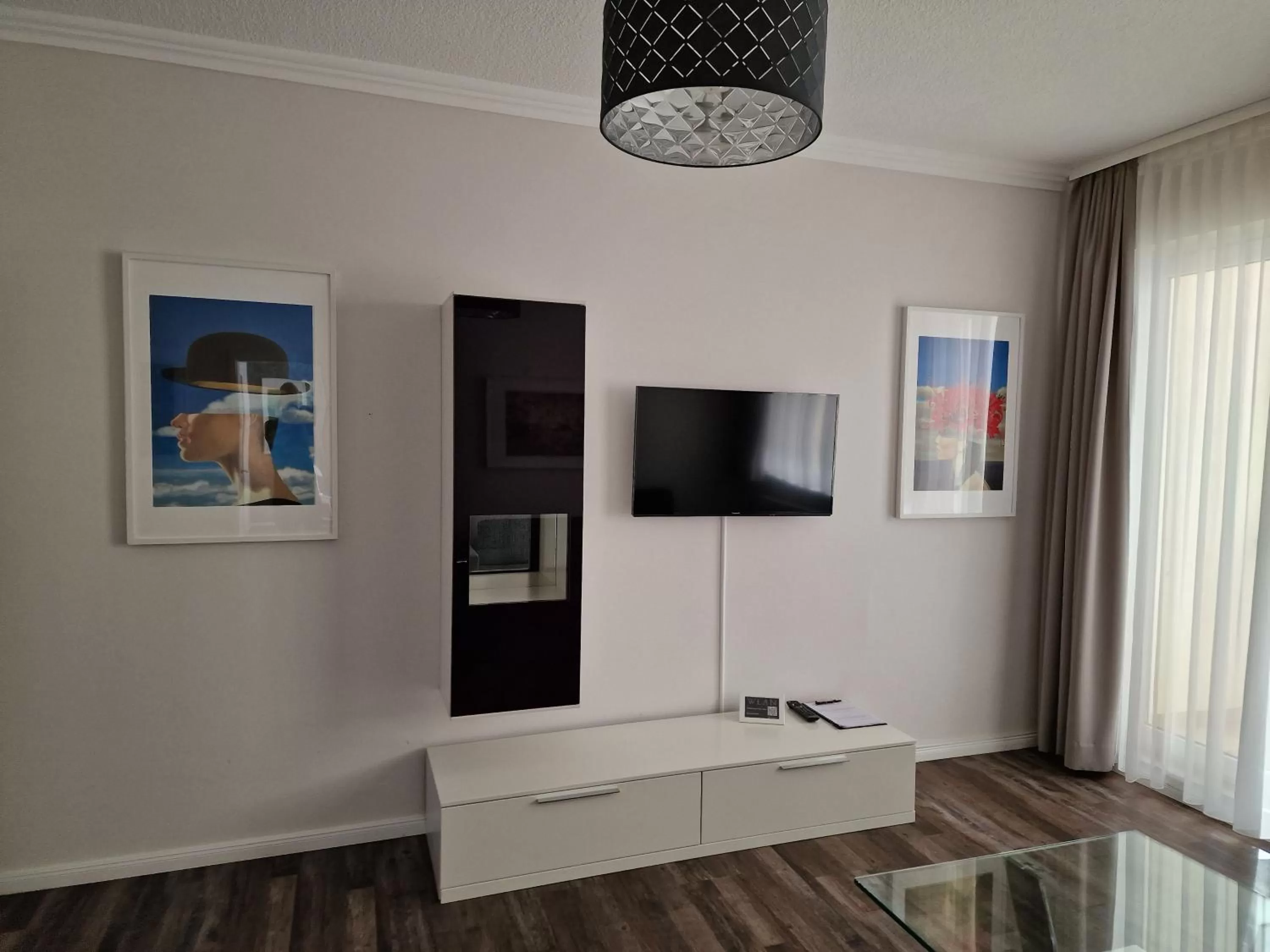 TV and multimedia in artHOTEL Bremen