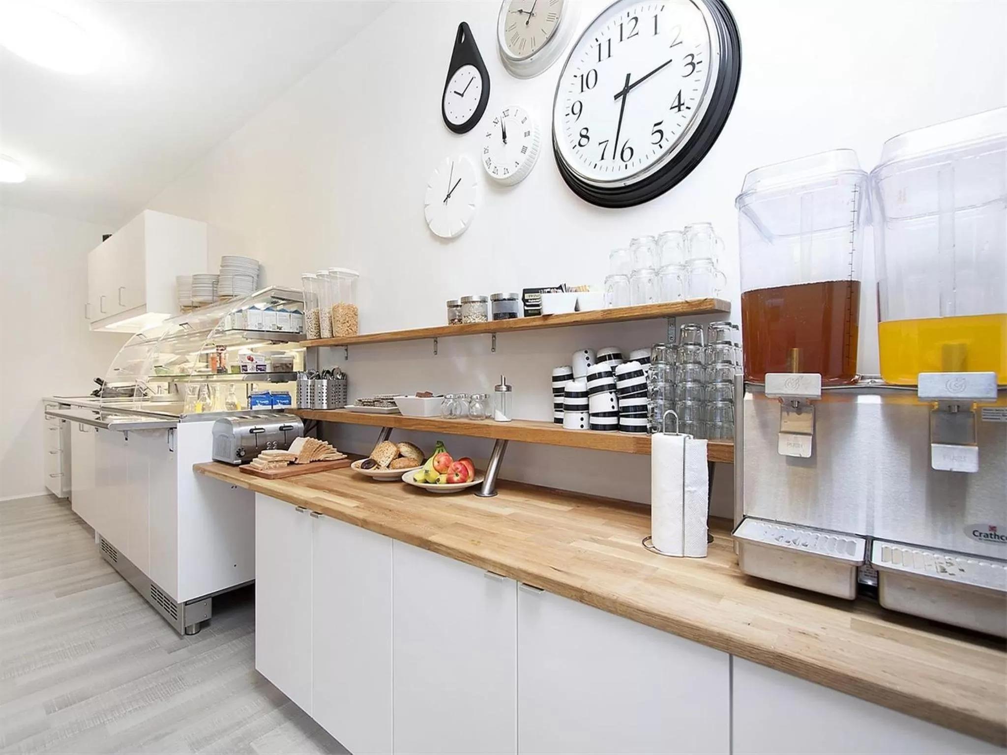 Coffee/tea facilities in KEF Guesthouse by Keflavík airport