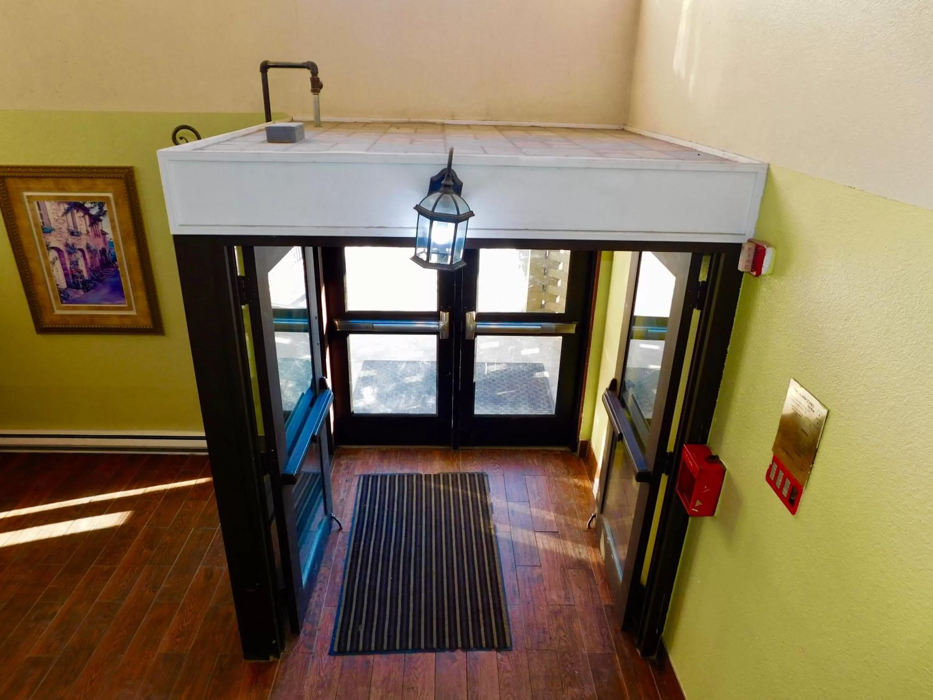 Facade/entrance, Bed in Americas Best Value Inn & Suites Anchorage Airport