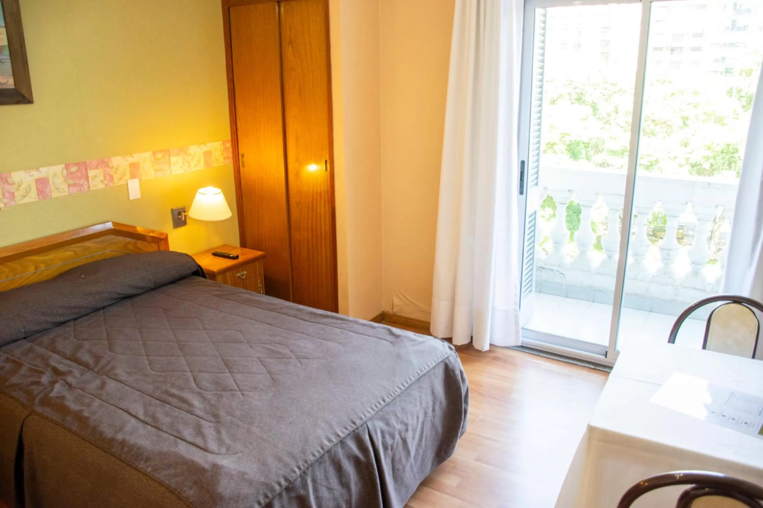 View (from property/room), Bed in Hotel Internacional