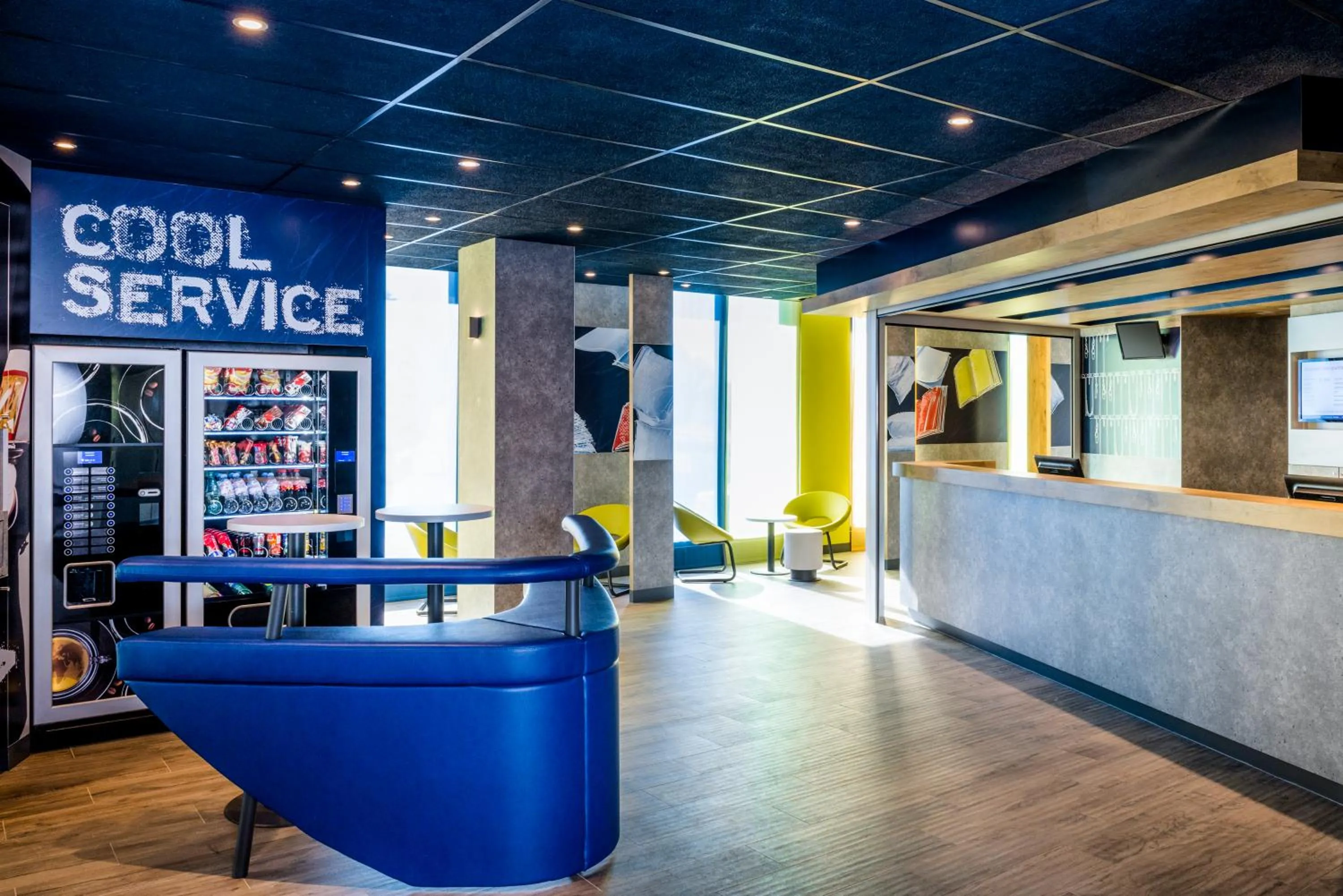 Lobby or reception in ibis budget Saint Quentin Yvelines - Vélodrome
