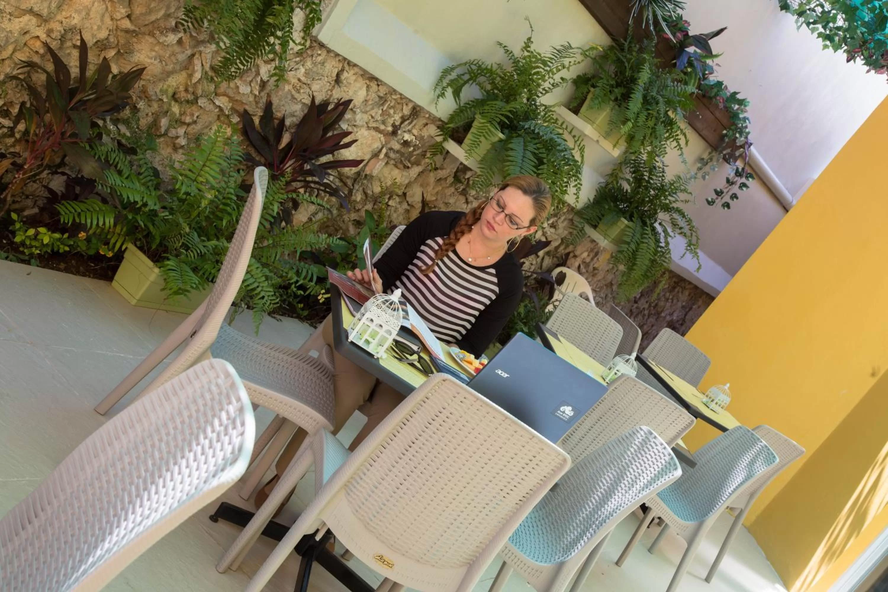 Restaurant/places to eat in Hotel Zar Merida