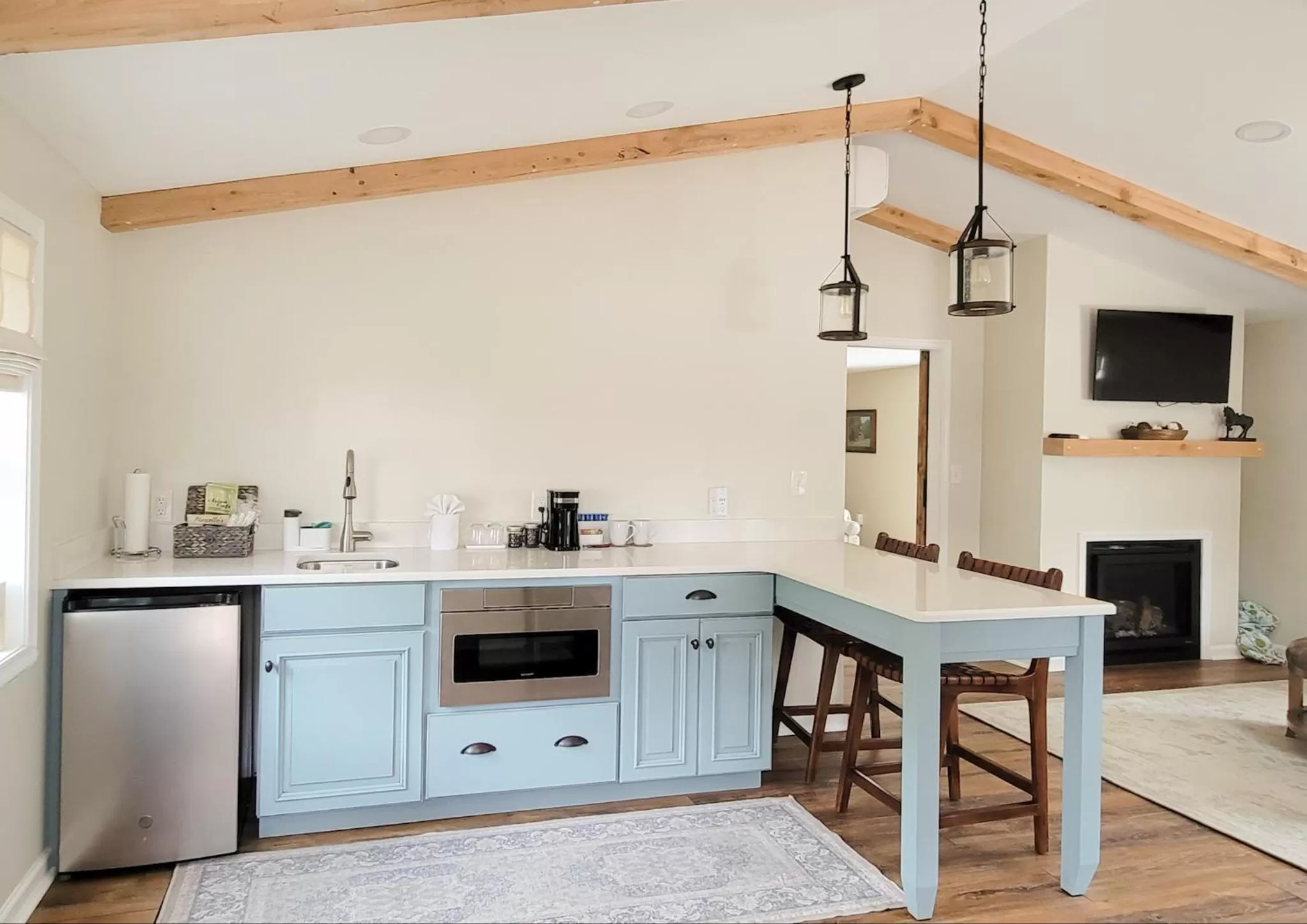 TV and multimedia, Kitchen/Kitchenette in Pheasant Field Bed and Breakfast