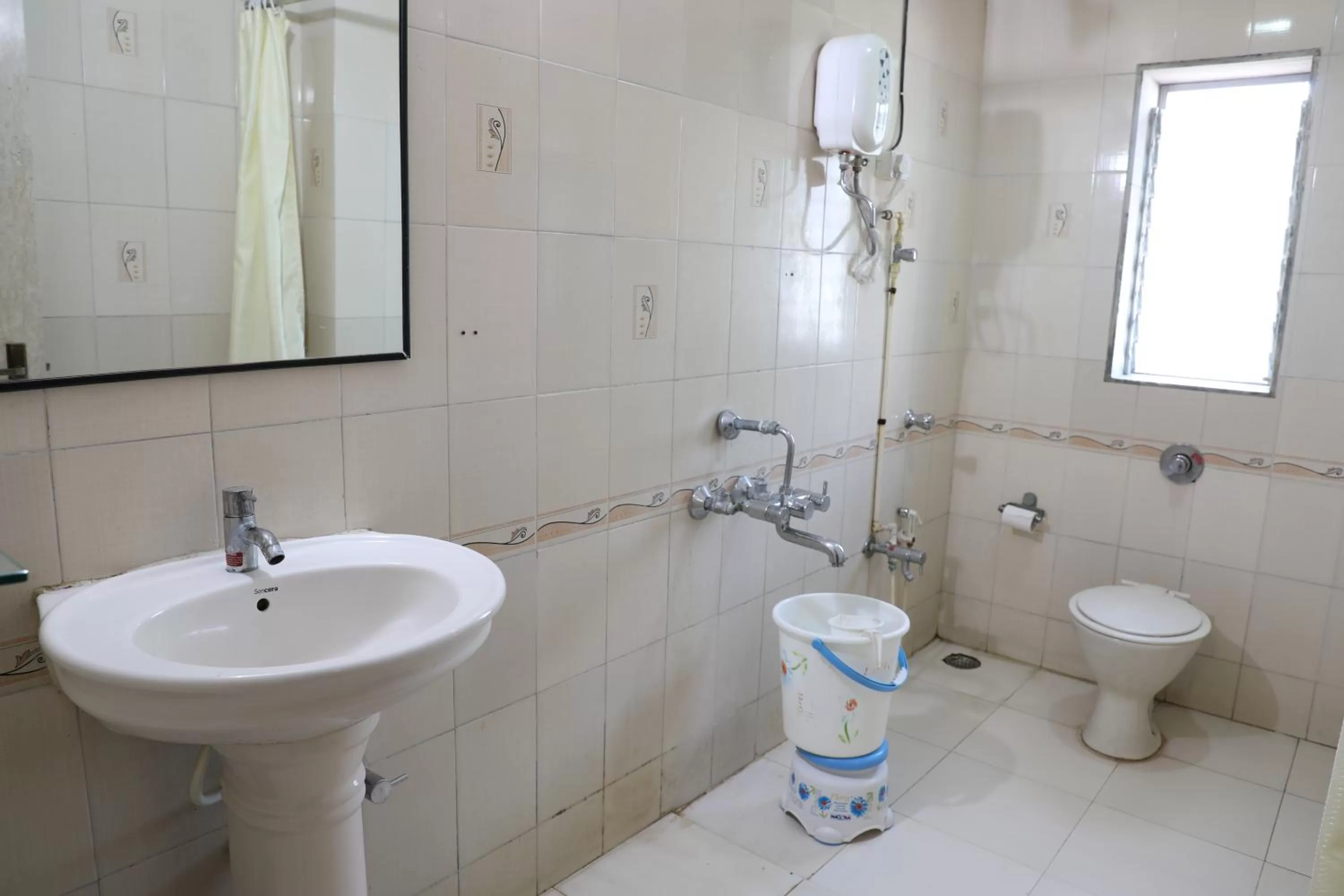 Bathroom in Hotel Jawahar