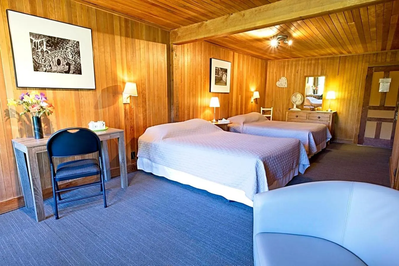 Queen Room with Two Queen Beds in Auberge Les Sources