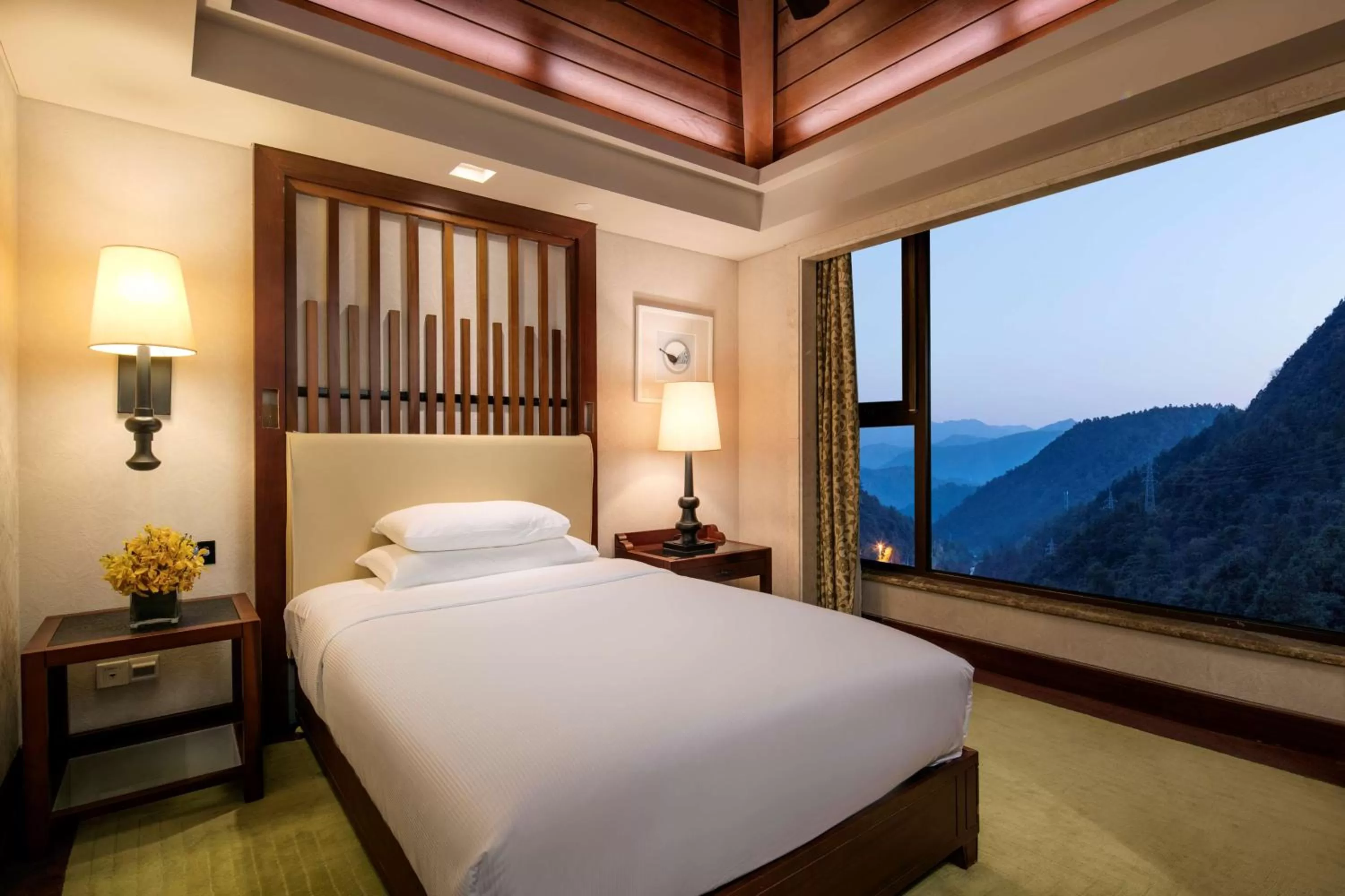 Bed in Hilton Sanqingshan Resort