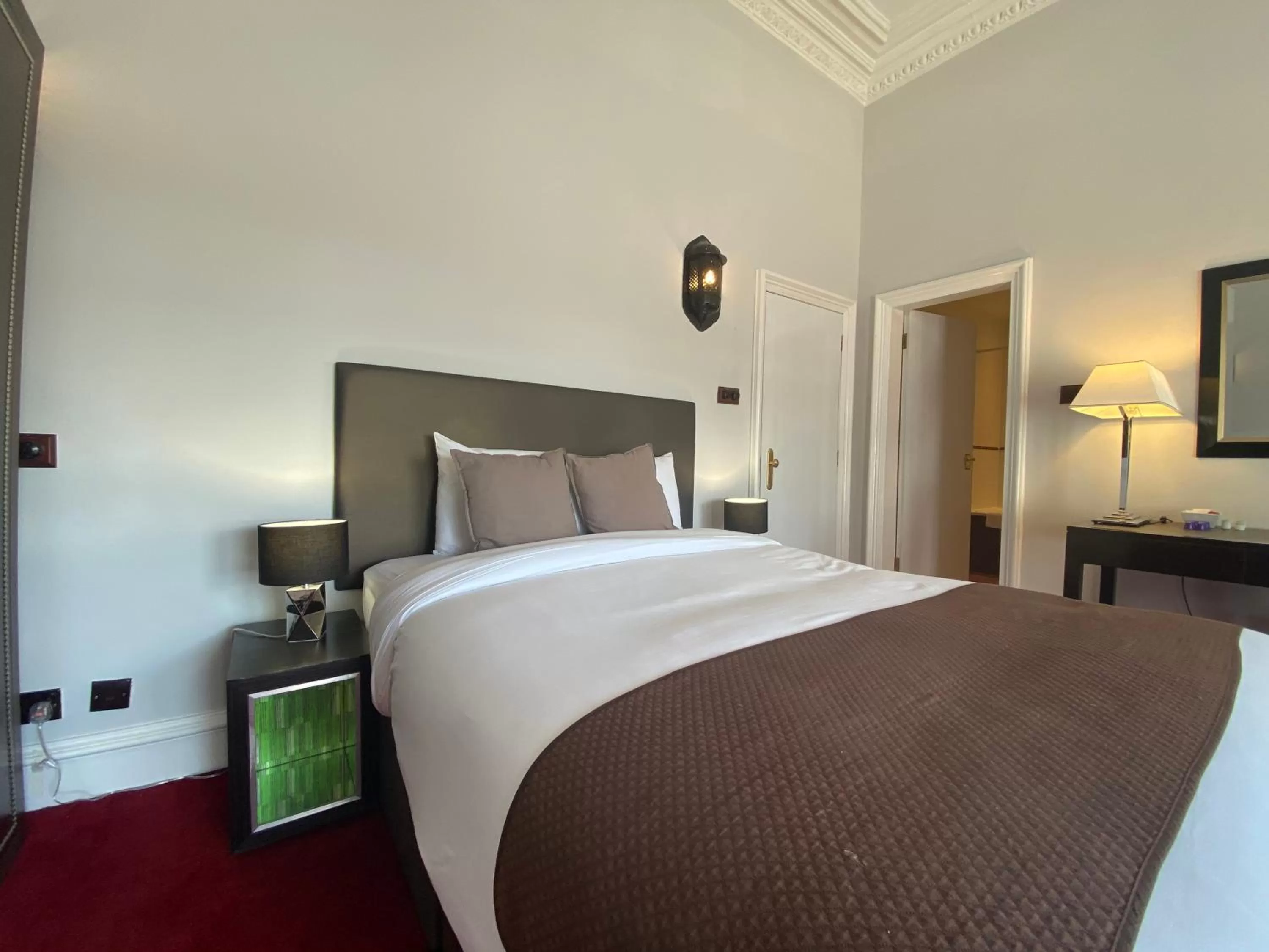 Bedroom, Bed in No6 West Coates