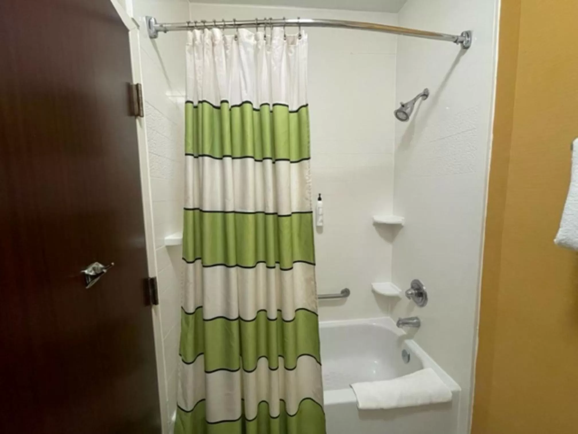Bath in Fairfield Inn and Suites by Marriott Potomac Mills Woodbridge