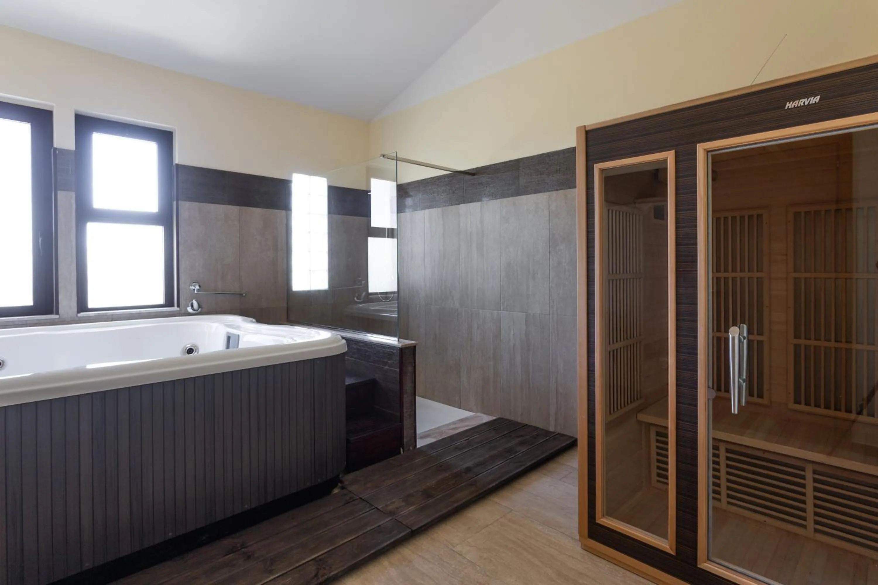 Hot Tub in Rodia Inn