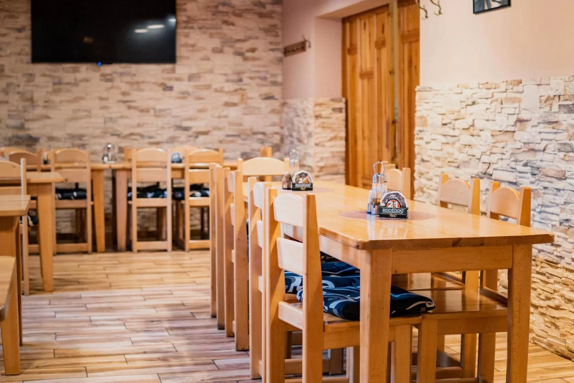 Restaurant/Places to Eat in Hotel Taurus