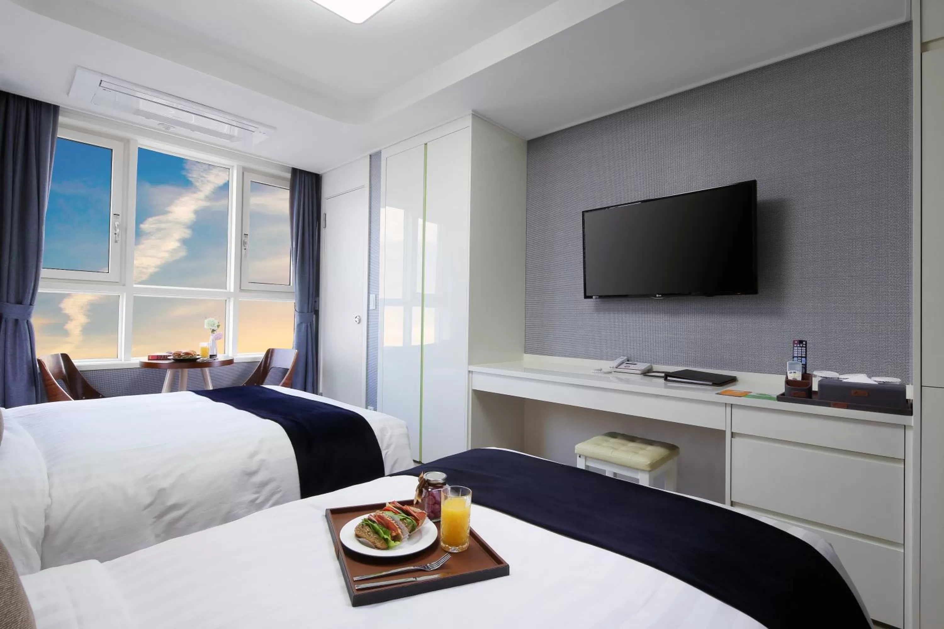 Bedroom, Bed in Ever8 Serviced Residence