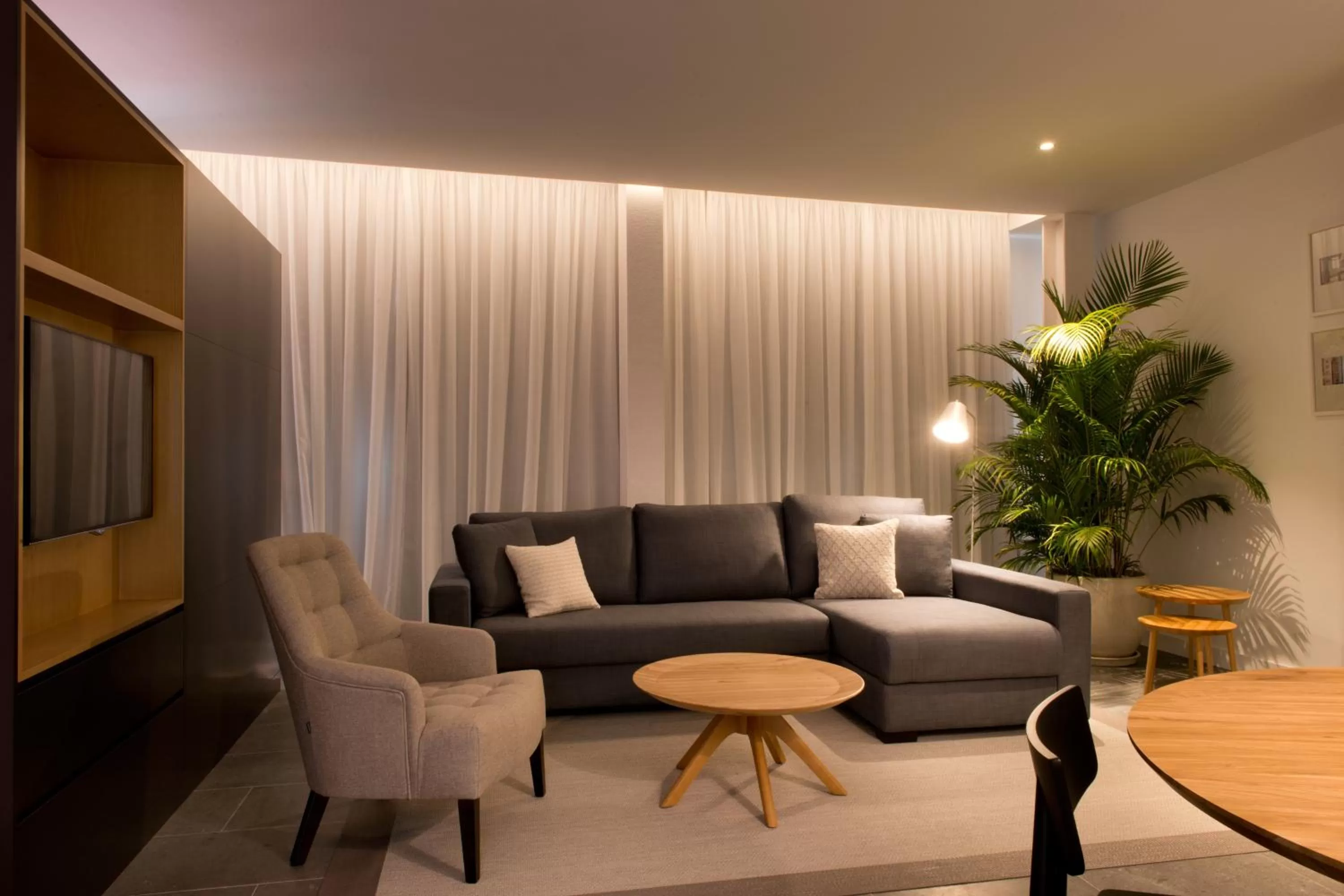 Living room in Suites 1478