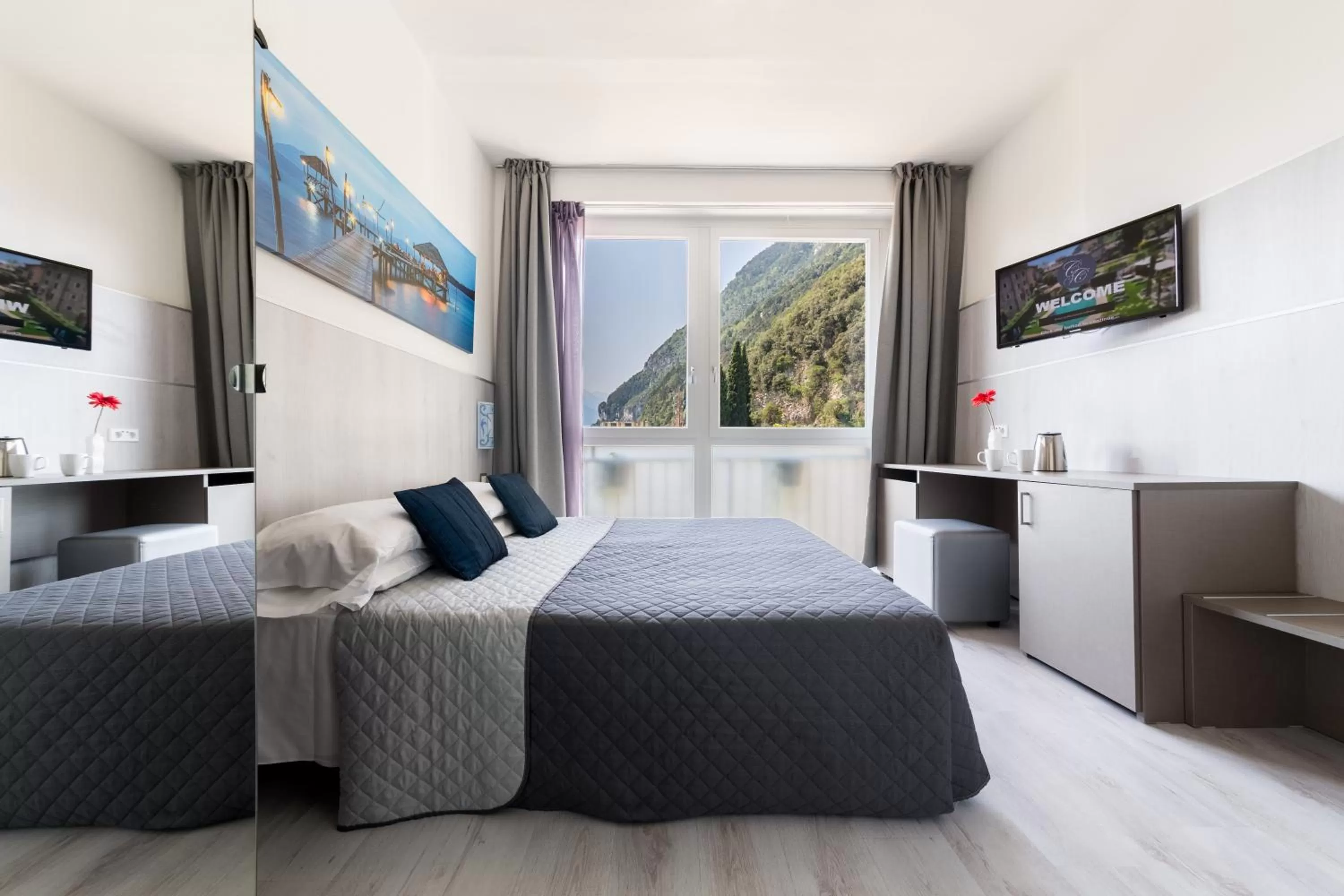 Mountain view, Bed in Hotel Canarino