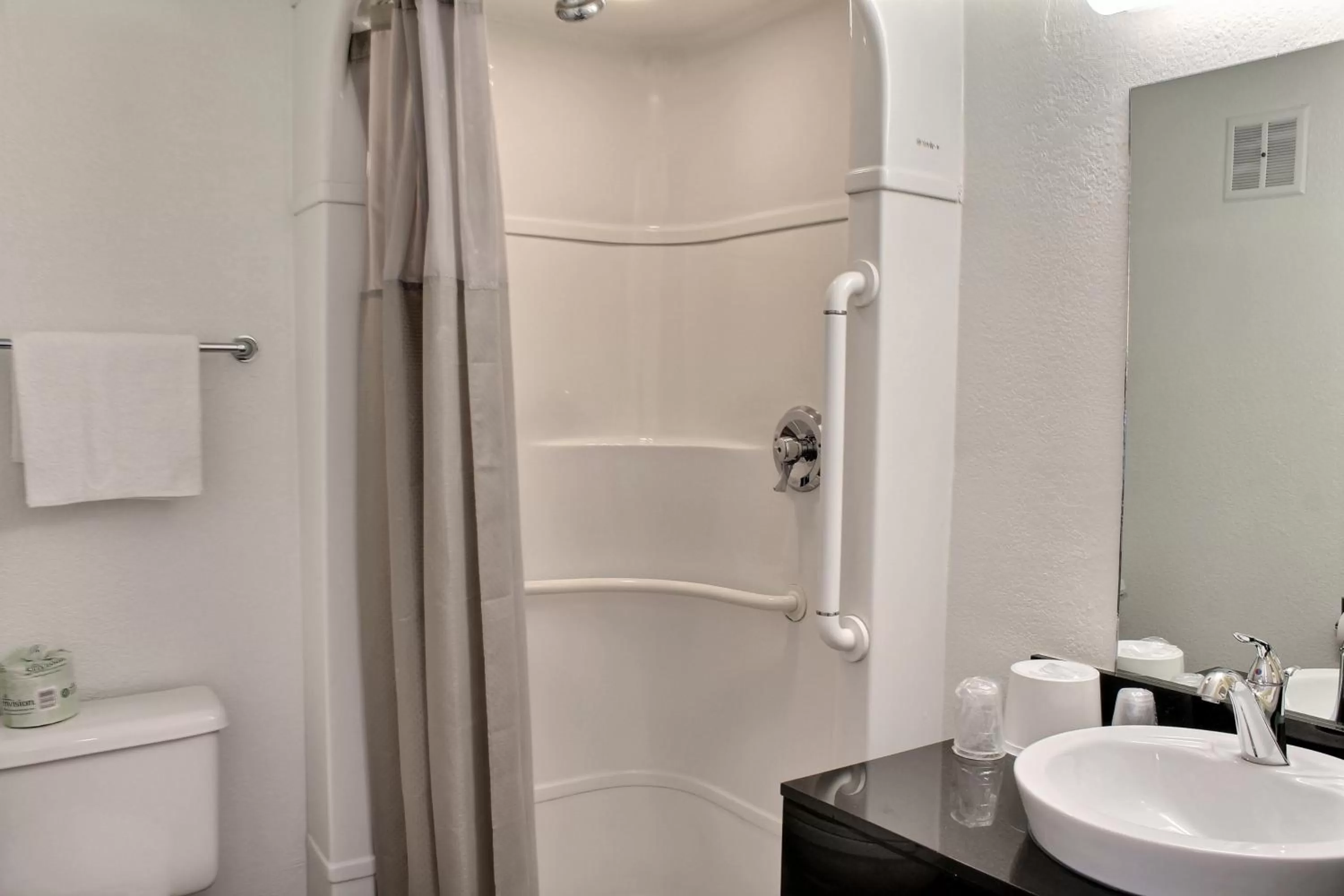 Bathroom in Motel 6-San Luis Obispo, CA - North