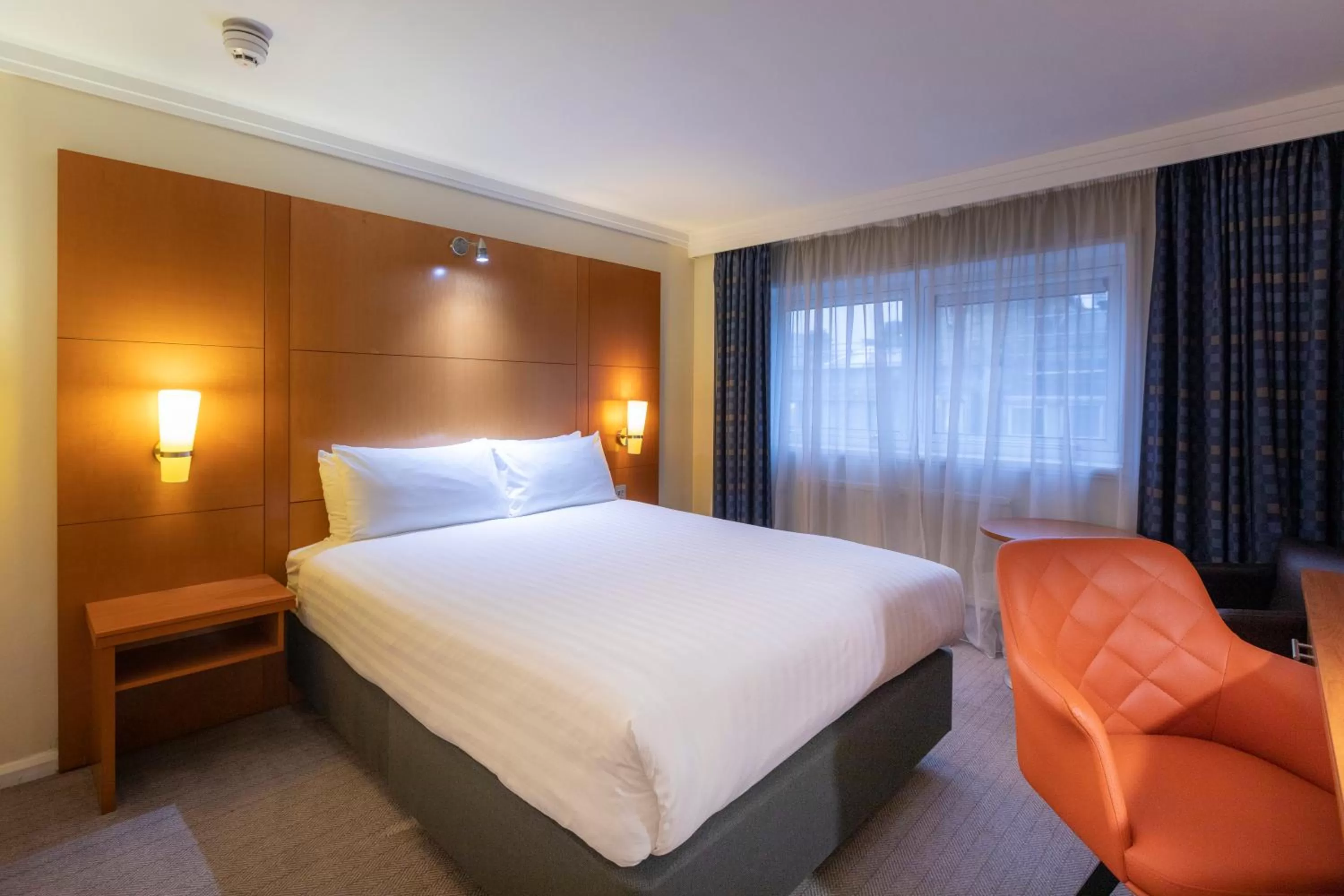 Bed in Holiday Inn London - Regent's Park by IHG