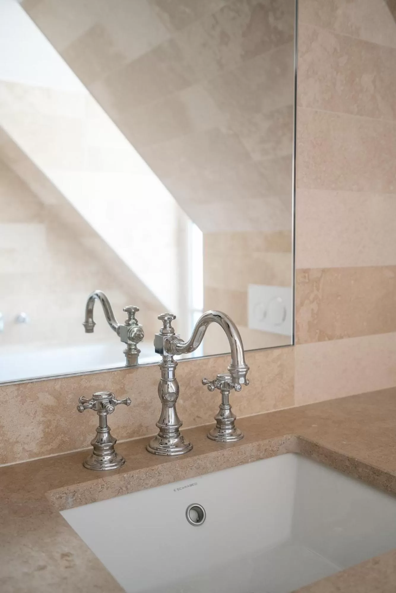 Bathroom in Hotel Saint-Louis en L'Isle - Notre-Dame