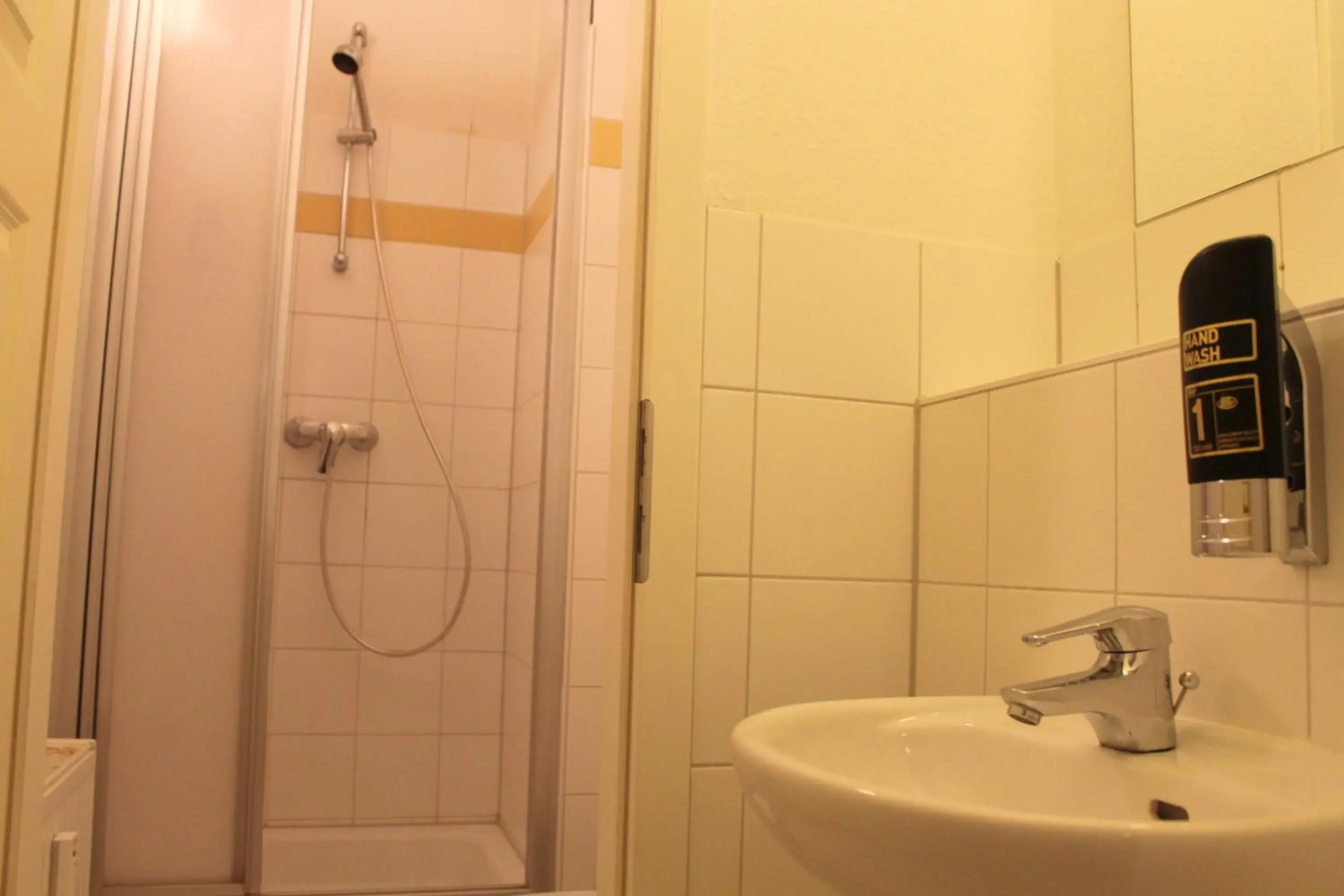 Twin Room in Hotel Amelie Berlin Twin Room in Hotel Amelie Berlin