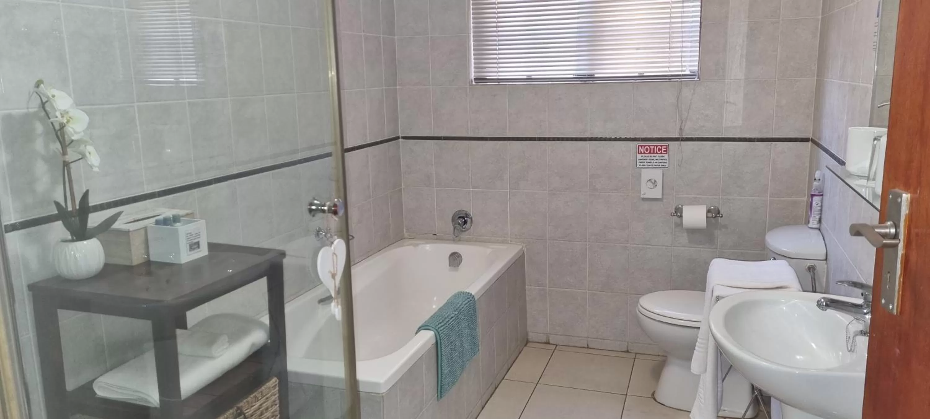 Bathroom in The Leopard Tree