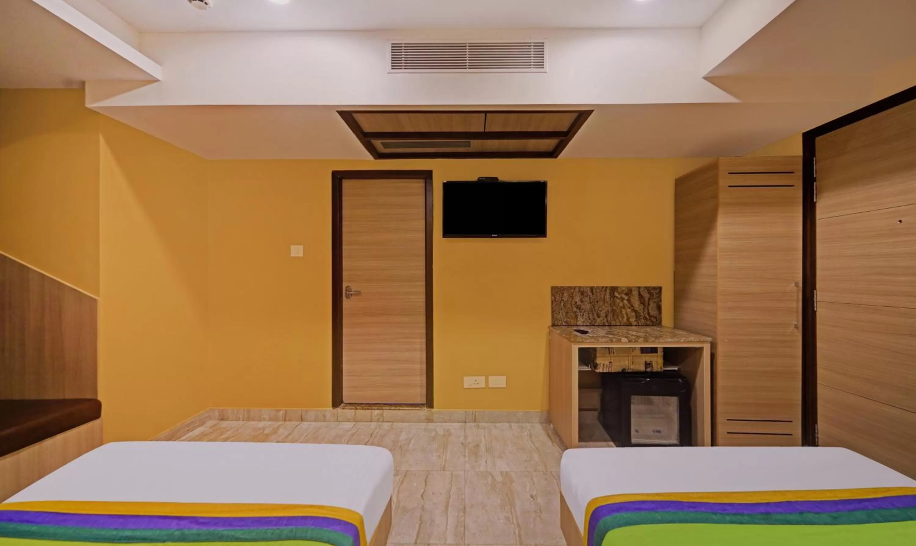 Bedroom, Bed in Treebo Fourth Avenue