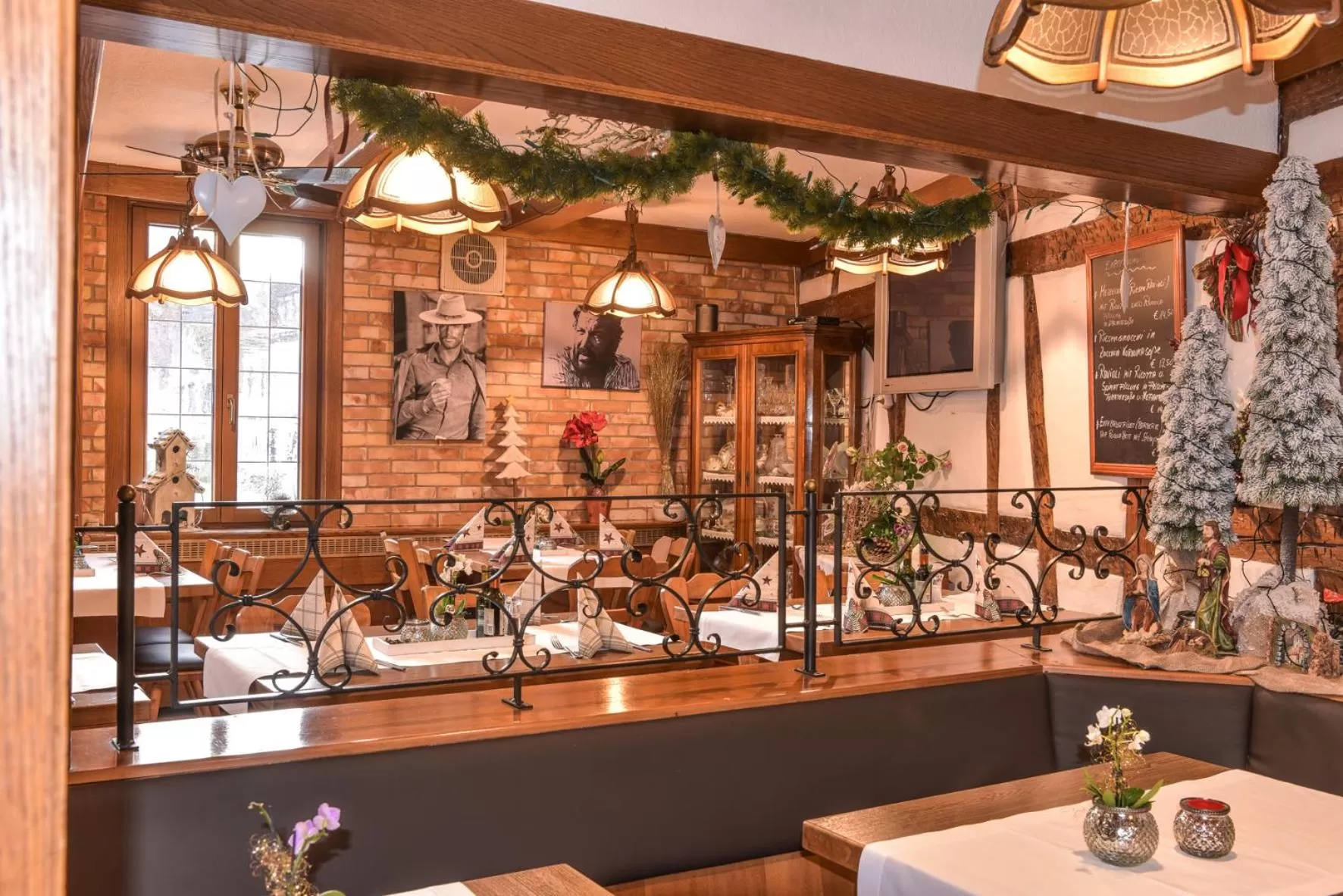 Restaurant/Places to Eat in Hotel Ristorante Rostica