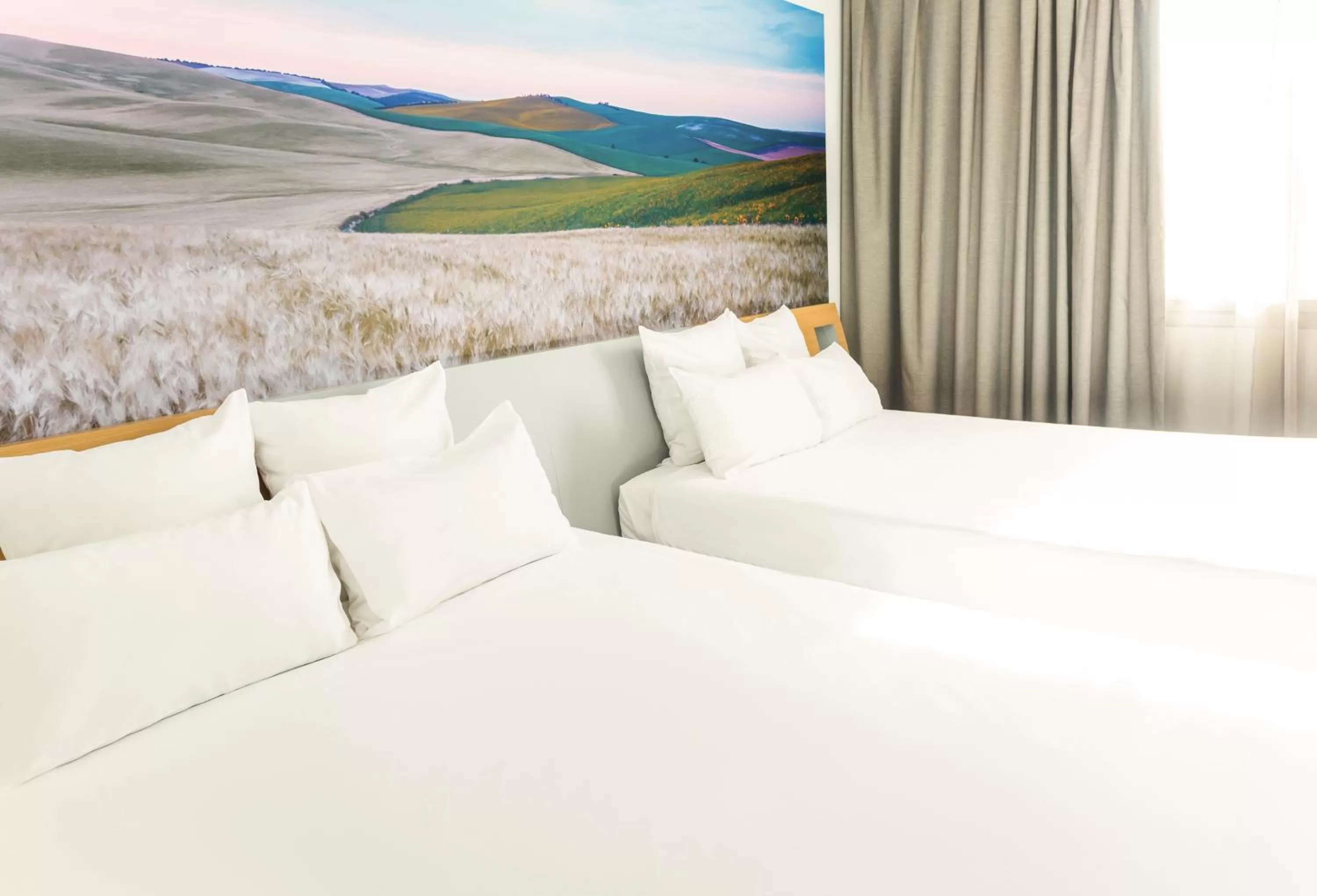 Bedroom, Bed in Novotel Sevilla