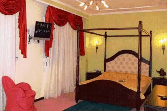 Photo of the whole room, Bed in Achillion Palace