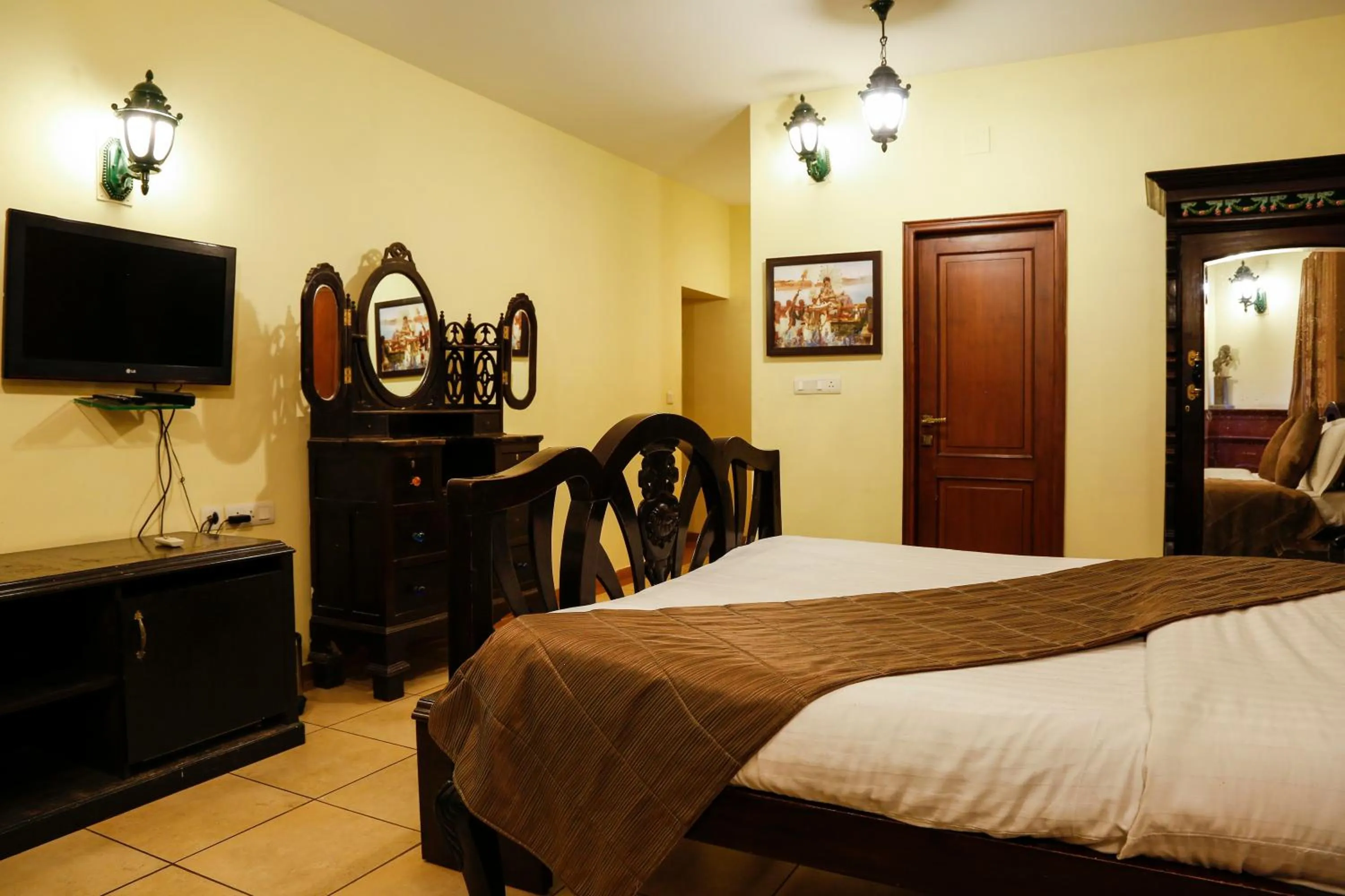 Restaurant/places to eat, Bed in The Colonial Manek Manor By SAH