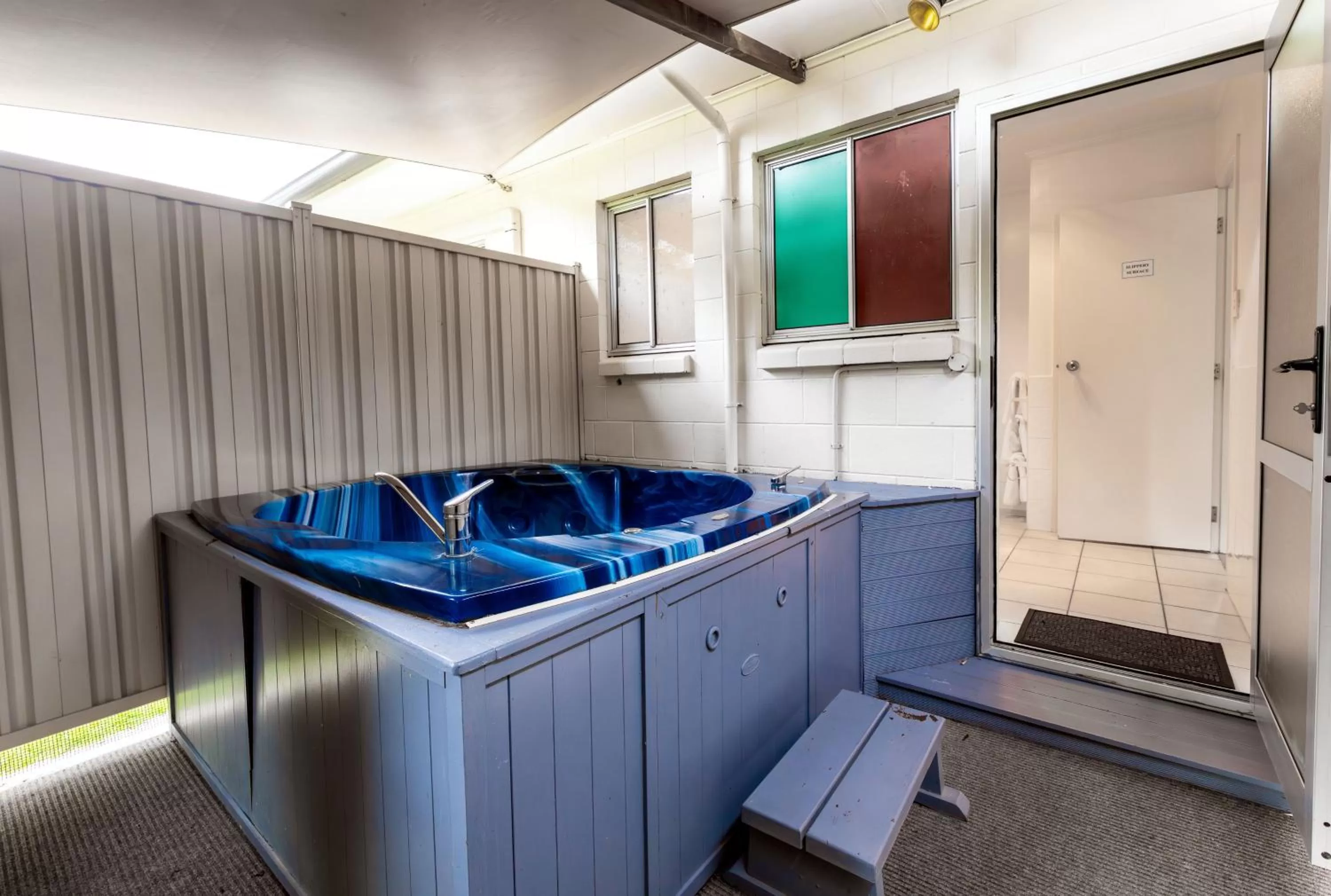 Swimming pool, Kitchen/Kitchenette in Best Western Braeside Rotorua