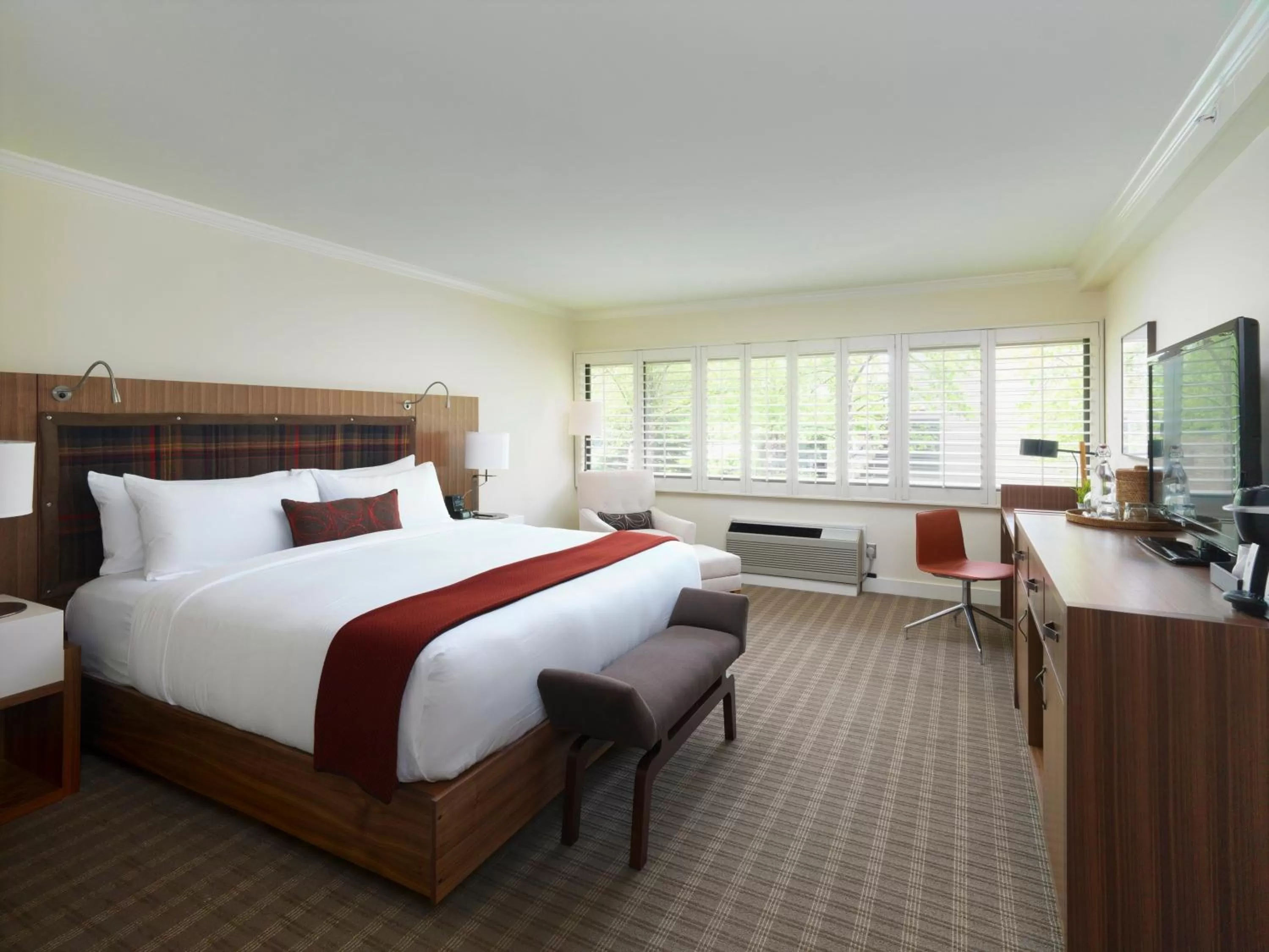 Photo of the whole room, Bed in Topnotch Resort