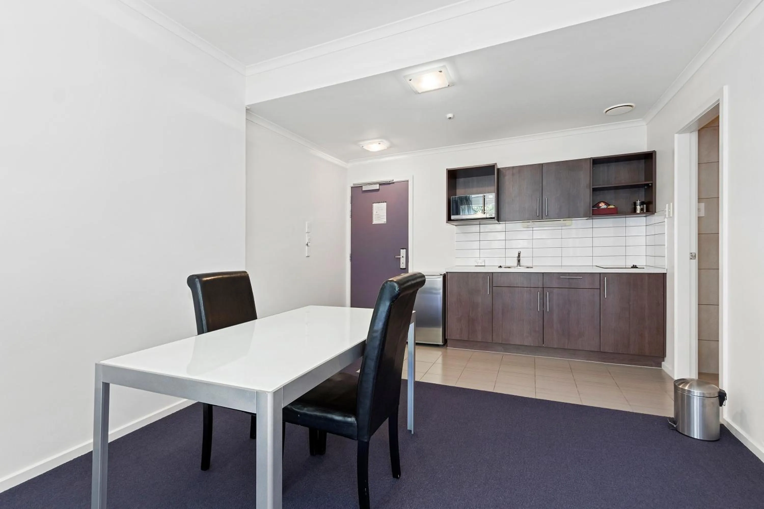 Kitchen or kitchenette in Amethyst Court Motor Lodge